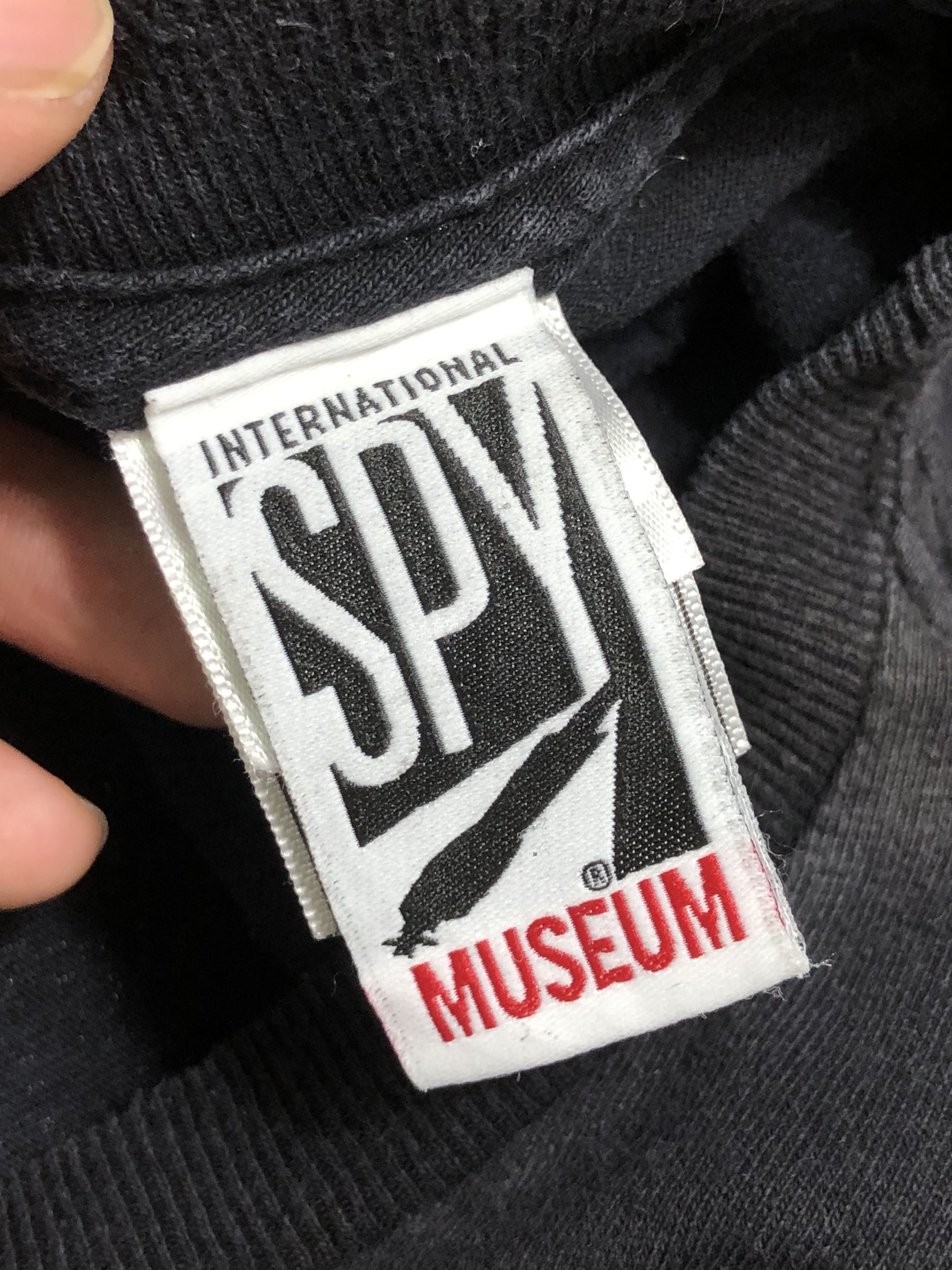 DC Comics RARE🔥VINTAGE MAD MAGAZINE SPY VS SPY MUSEUM TEE Size US M / EU 48-50 / 2 - 7 Thumbnail
