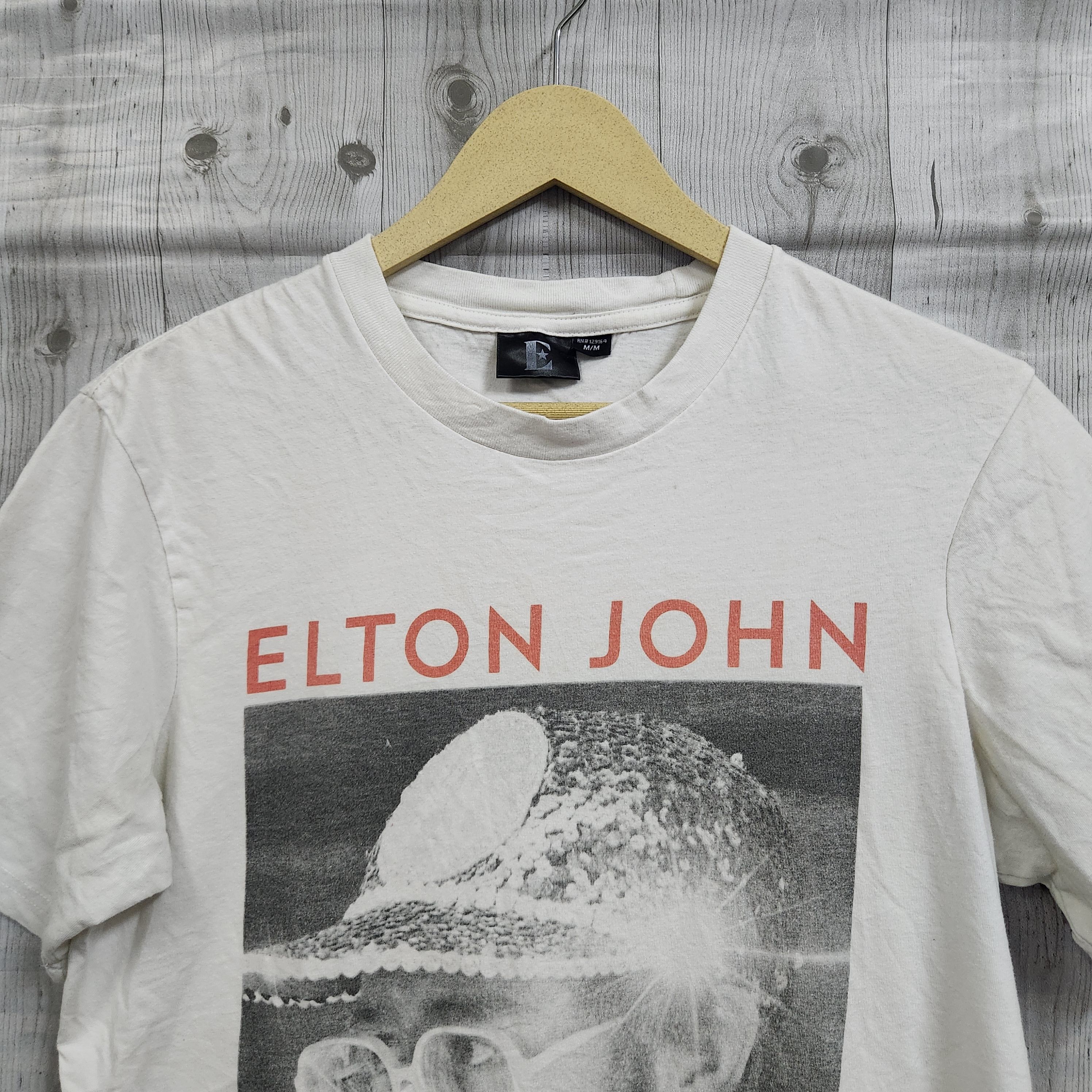 Band Tees Y2K Steal 🌟 Elton John Wow White TShirt Size US M / EU 48-50 / 2 - 17 Thumbnail