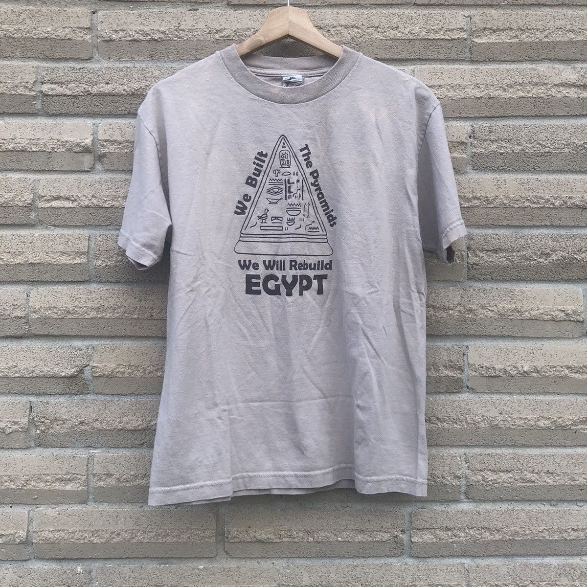 Vintage Vintage 90s Rebuild Egypt Pyramids Desert Graphic T-shirt Size US M / EU 48-50 / 2 - 1 Thumbnail