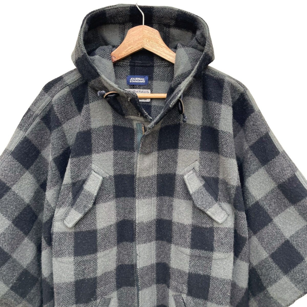 Journal Standard × Woolrich Woolen Mills 💥 JOURNAL STANDARD x WOOLRICH CAPE PONCHO Size US L / EU 52-54 / 3 - 4 Thumbnail