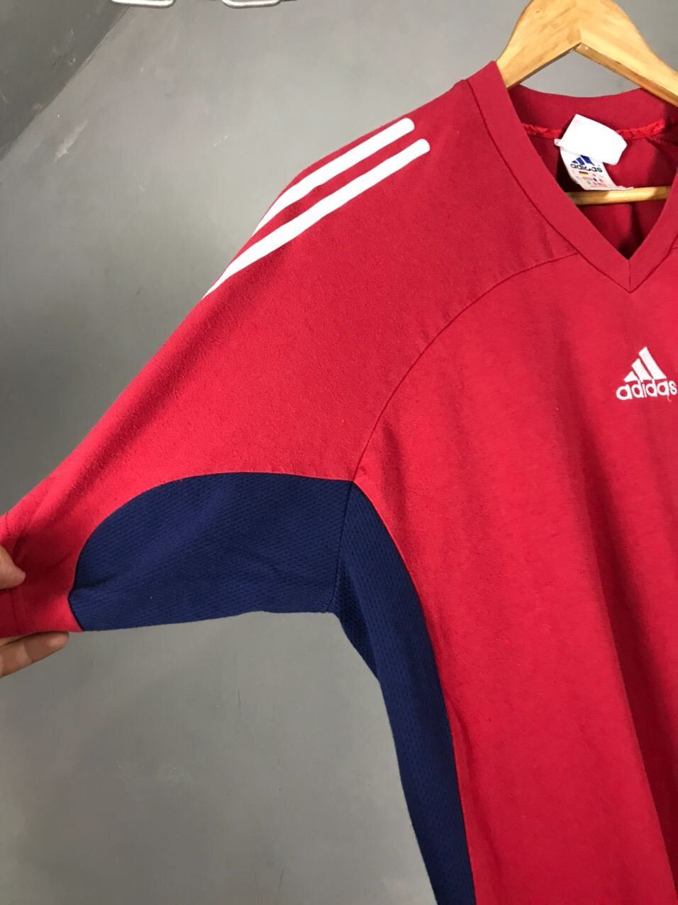 Adidas Adidas vintage sportwear tee Size US L / EU 52-54 / 3 - 9 Thumbnail