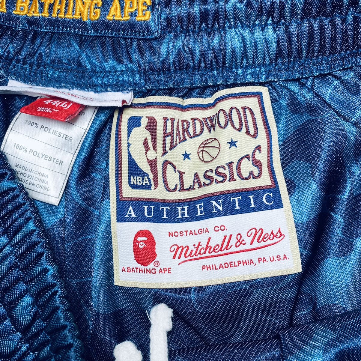 Bape × Mitchell & Ness Bape x Mitchell & Ness Golden State Warriors Shorts Size US 34 / EU 50 - 7 Thumbnail