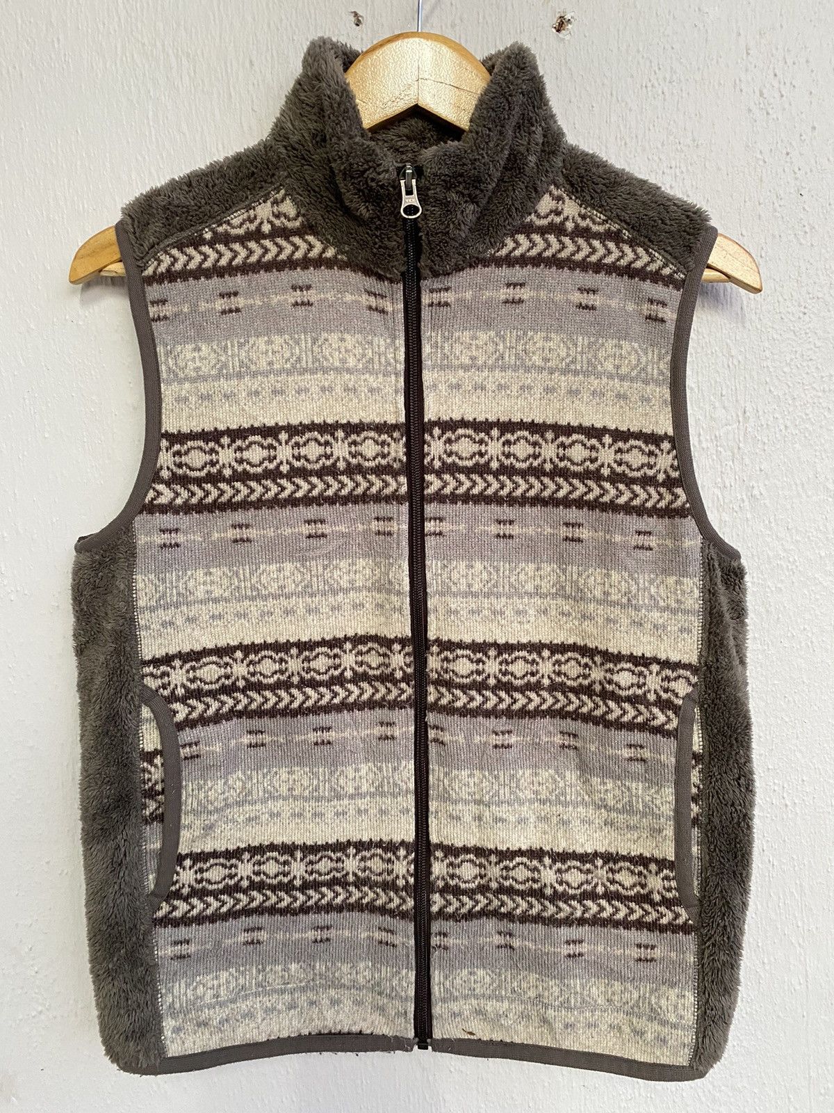 Japanese Brand Japanese Brand UNIQLO Fur Vest Size US M / EU 48-50 / 2 - 1 Thumbnail
