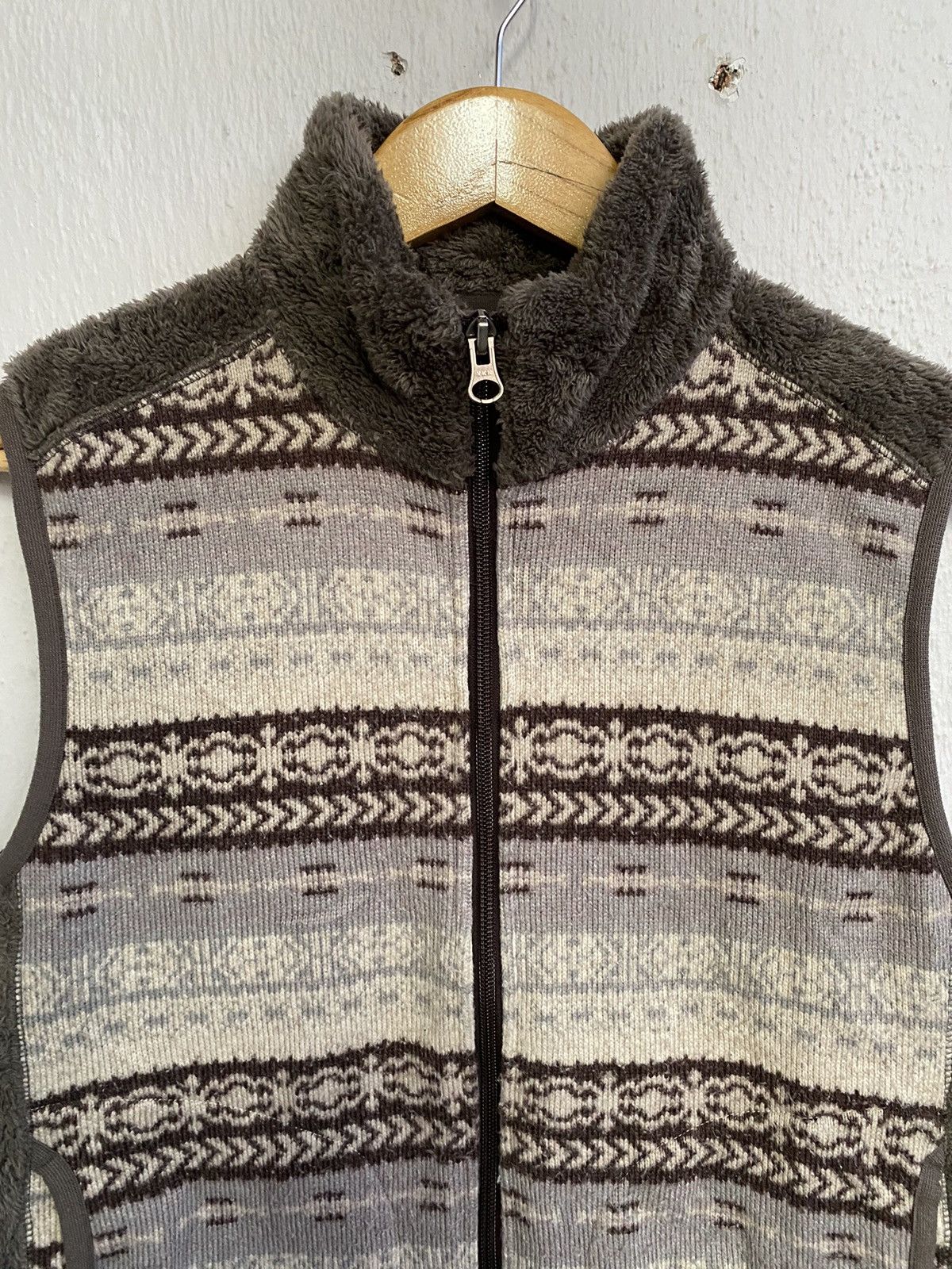Japanese Brand Japanese Brand UNIQLO Fur Vest Size US M / EU 48-50 / 2 - 2 Thumbnail
