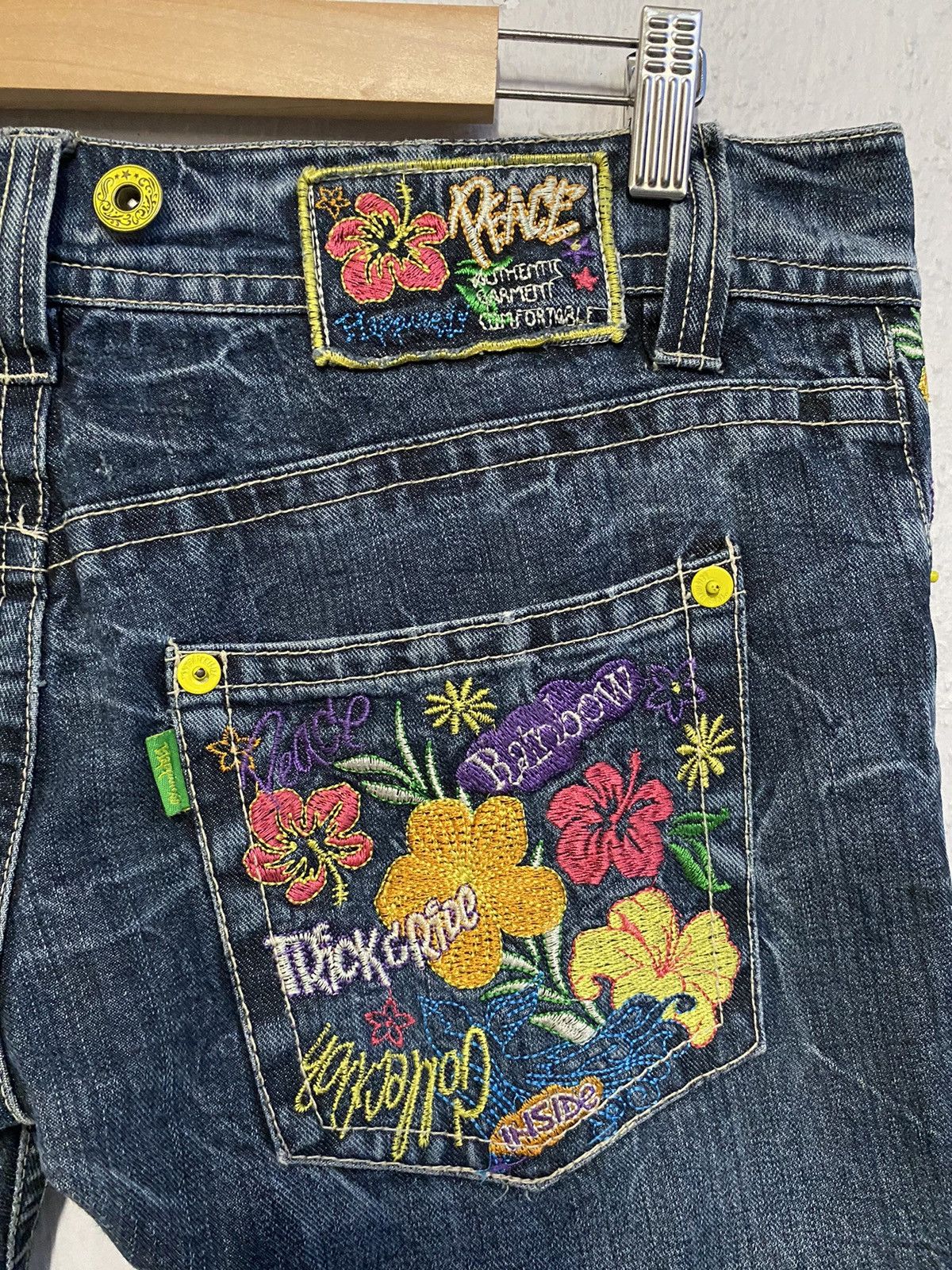 Japanese Brand Peace Love Jeans Flower Embroidery Distressed Denim Jeans Size 36" / US 14 / IT 50 - 11 Thumbnail