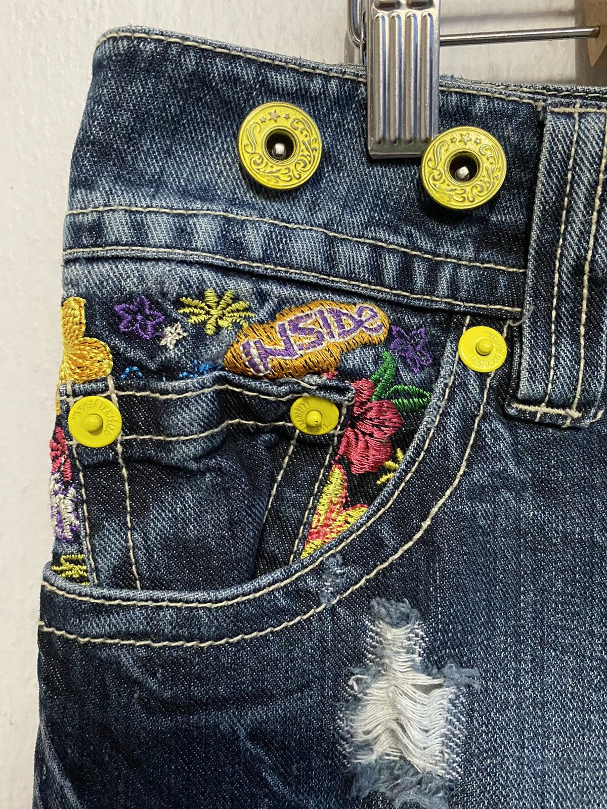 Japanese Brand Peace Love Jeans Flower Embroidery Distressed Denim Jeans Size 36" / US 14 / IT 50 - 6 Thumbnail