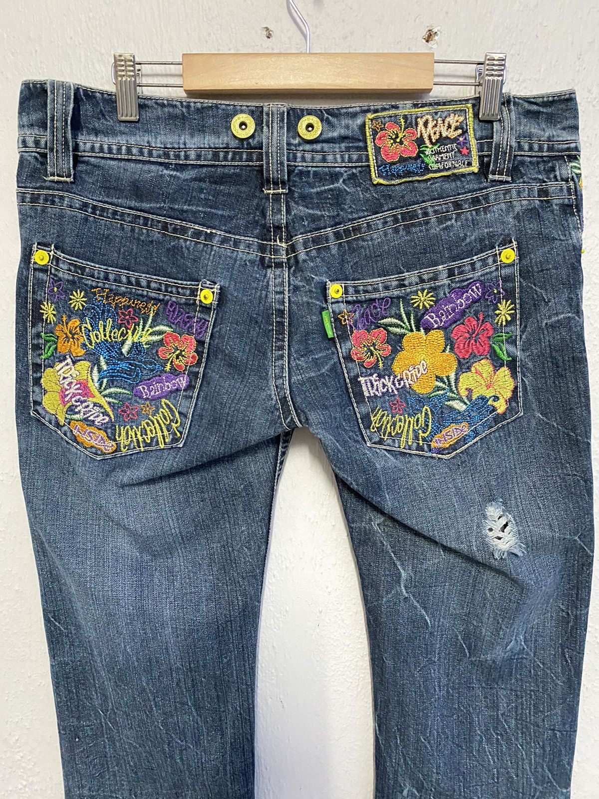 Japanese Brand Peace Love Jeans Flower Embroidery Distressed Denim Jeans Size 36" / US 14 / IT 50 - 9 Thumbnail