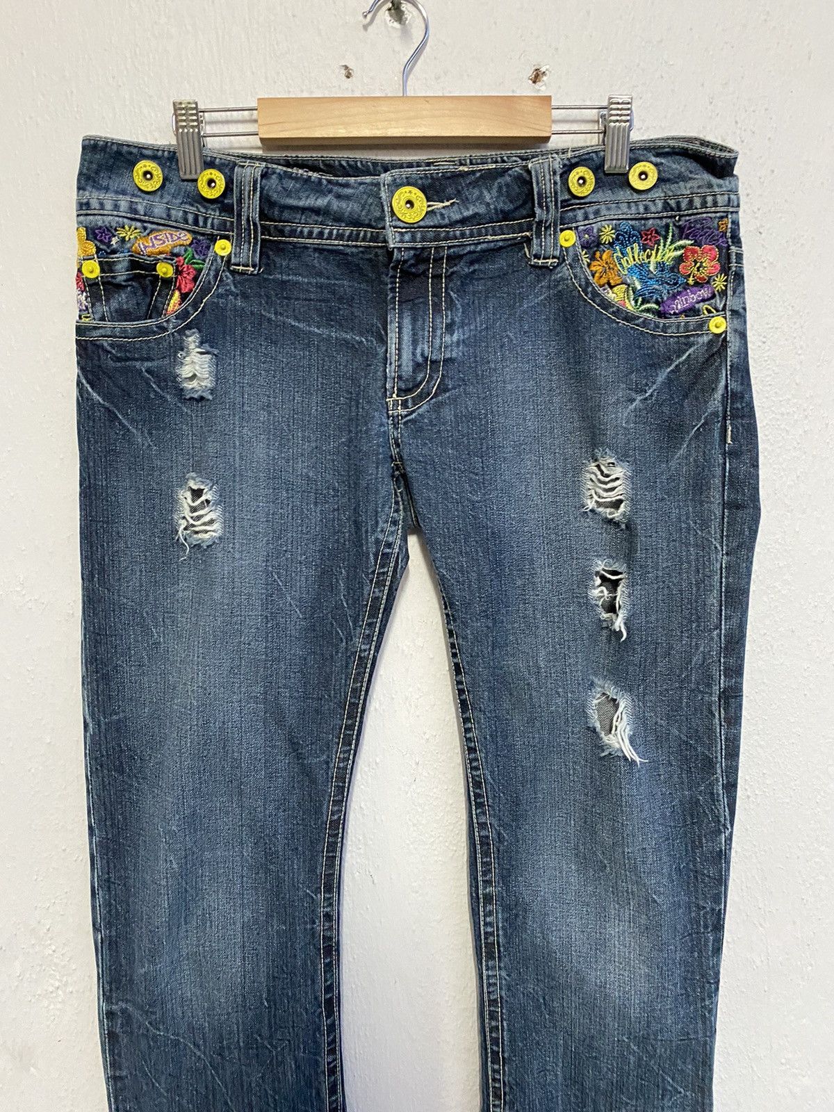 Japanese Brand Peace Love Jeans Flower Embroidery Distressed Denim Jeans Size 36" / US 14 / IT 50 - 2 Thumbnail