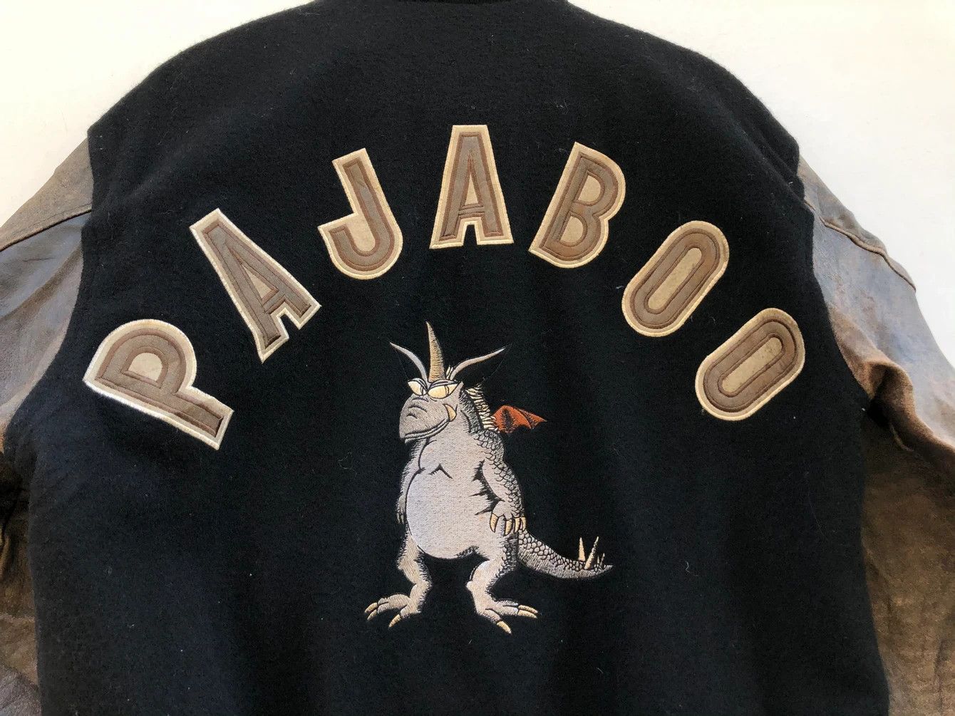 Japanese Brand RARE🔥VINTAGE 80’S PAJABOO DRAGON WOOL/LEATHER VARSITY Size US L / EU 52-54 / 3 - 5 Thumbnail