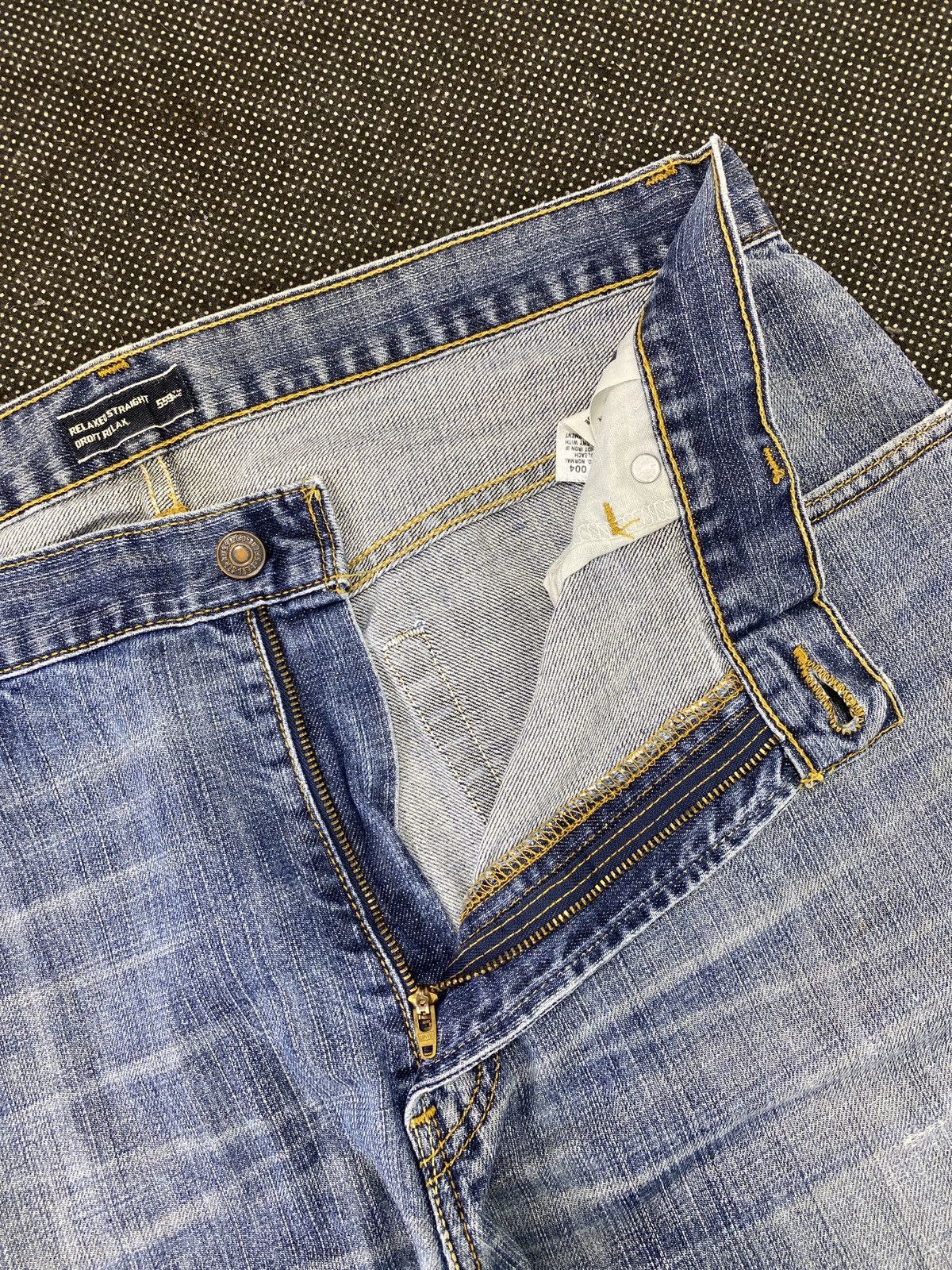 Levi's VINTAGE LEVI'S 559 DISTRESSED BLUE WASH JEANS -J532 Size US 37 - 5 Thumbnail