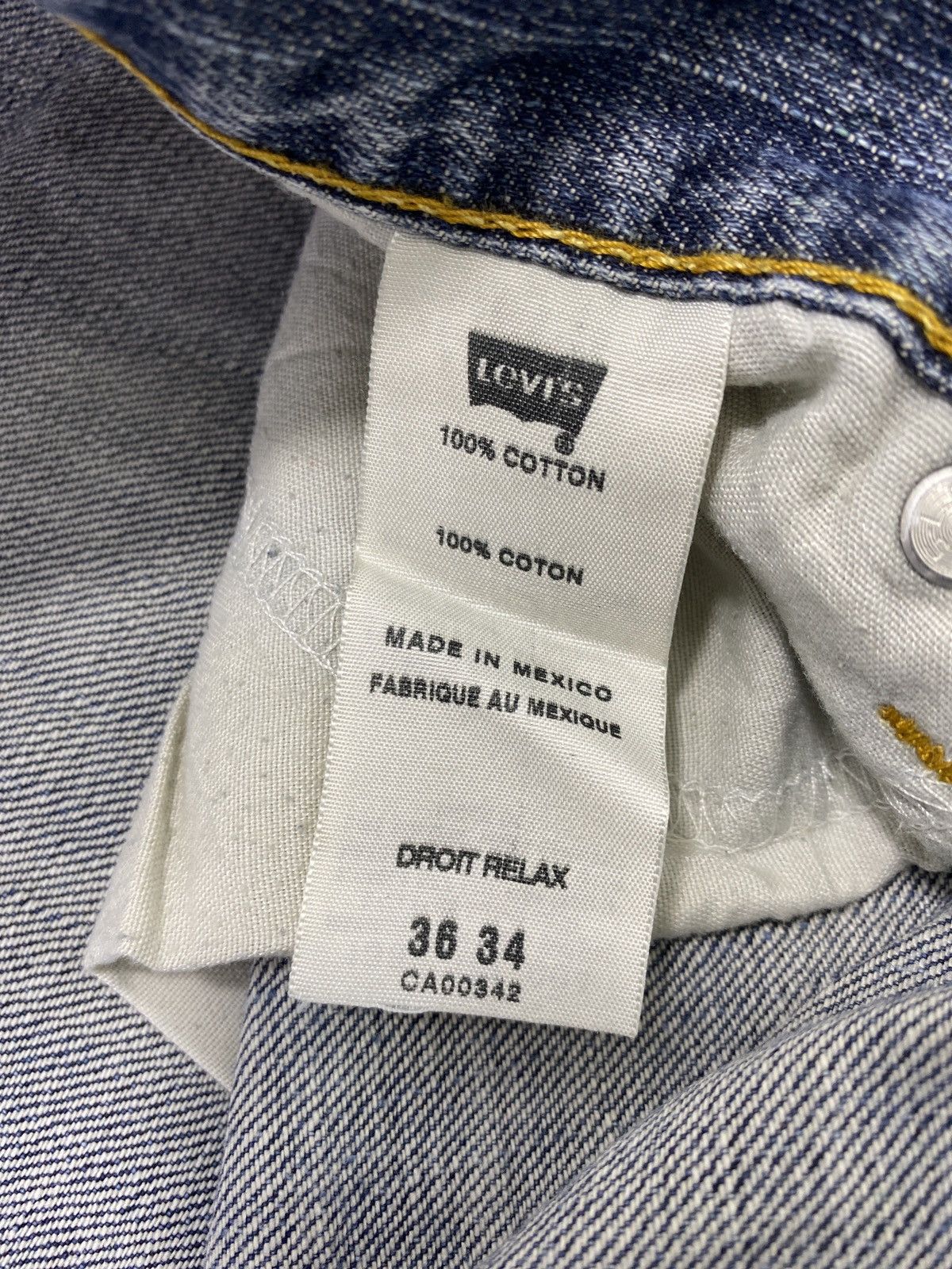 Levi's VINTAGE LEVI'S 559 DISTRESSED BLUE WASH JEANS -J532 Size US 37 - 7 Thumbnail
