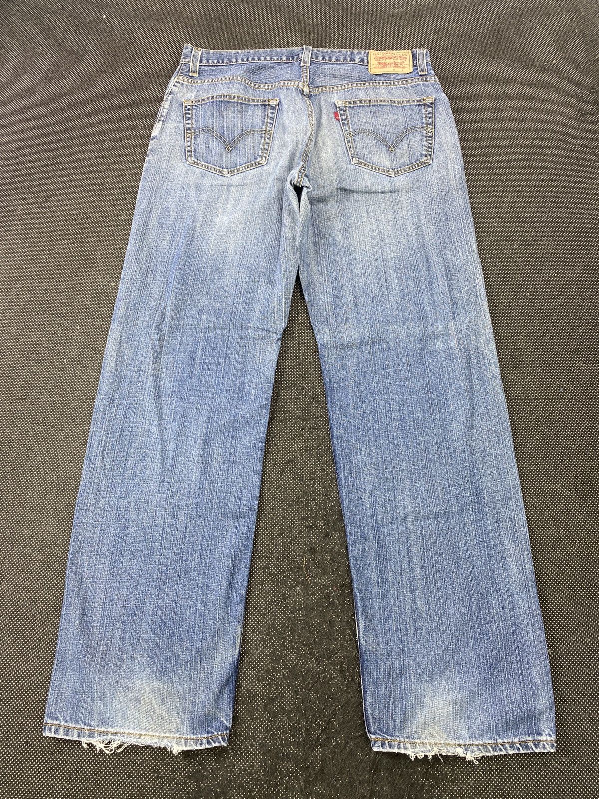 Levi's VINTAGE LEVI'S 559 DISTRESSED BLUE WASH JEANS -J532 Size US 37 - 4 Thumbnail