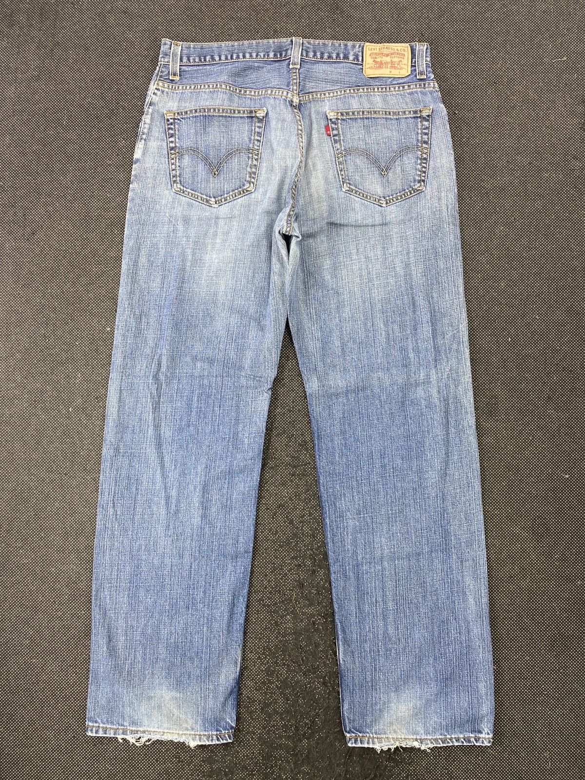 Levi's VINTAGE LEVI'S 559 DISTRESSED BLUE WASH JEANS -J532 Size US 37 - 3 Thumbnail
