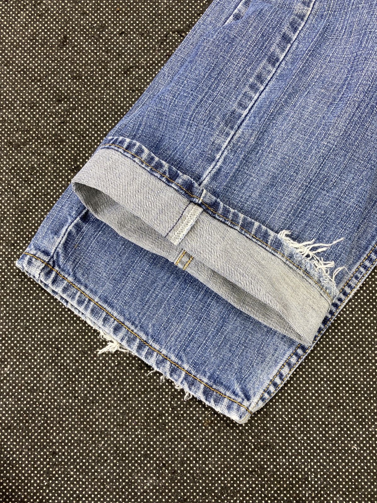 Levi's VINTAGE LEVI'S 559 DISTRESSED BLUE WASH JEANS -J532 Size US 37 - 8 Thumbnail