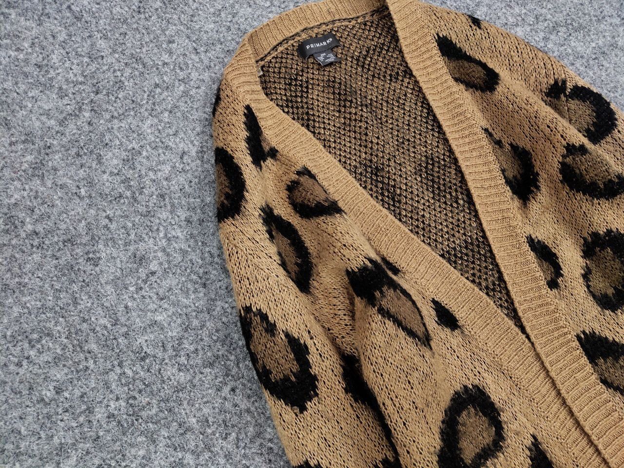 Japanese Brand Vintage 90s Japanese Cardigan Mohair Style leopard Pattern Size S / US 4 / IT 40 - 7 Thumbnail
