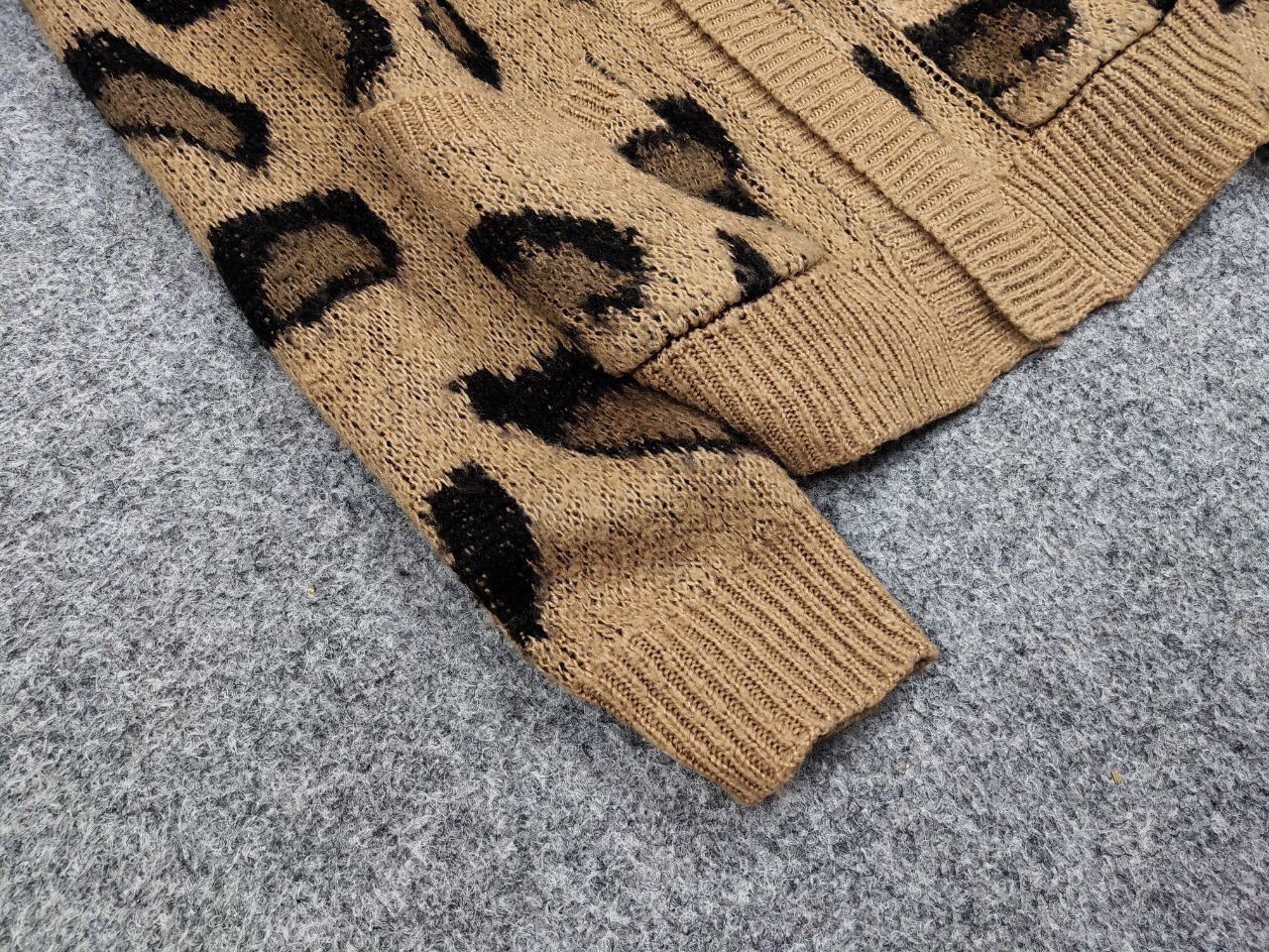 Japanese Brand Vintage 90s Japanese Cardigan Mohair Style leopard Pattern Size S / US 4 / IT 40 - 6 Thumbnail
