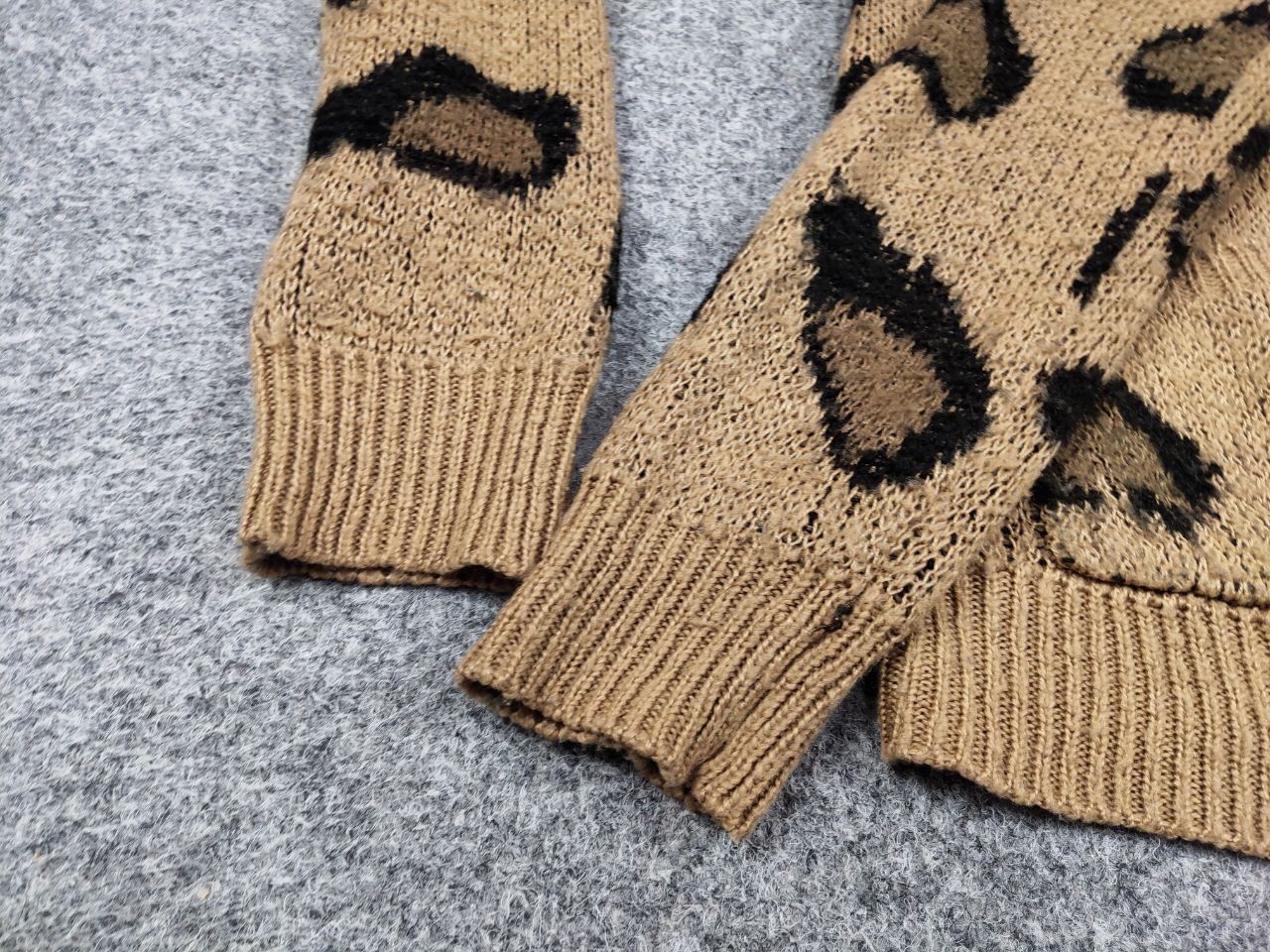 Japanese Brand Vintage 90s Japanese Cardigan Mohair Style leopard Pattern Size S / US 4 / IT 40 - 16 Thumbnail