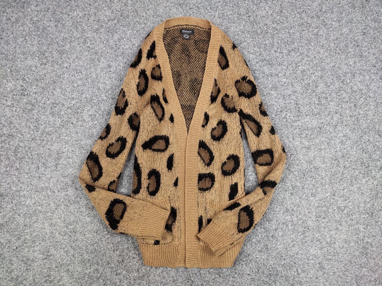 Japanese Brand Vintage 90s Japanese Cardigan Mohair Style leopard Pattern Size S / US 4 / IT 40 - 14 Thumbnail