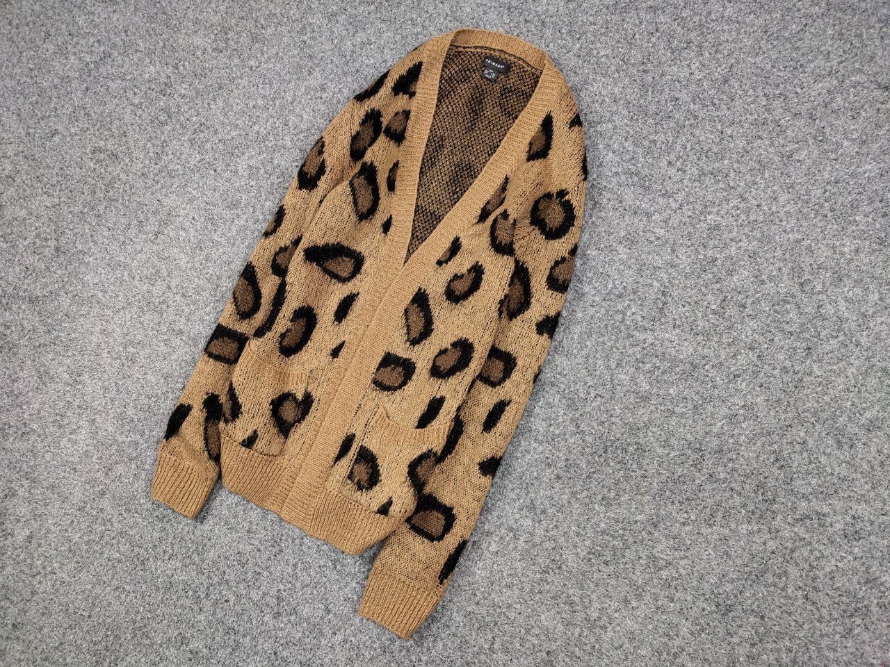 Japanese Brand Vintage 90s Japanese Cardigan Mohair Style leopard Pattern Size S / US 4 / IT 40 - 3 Thumbnail
