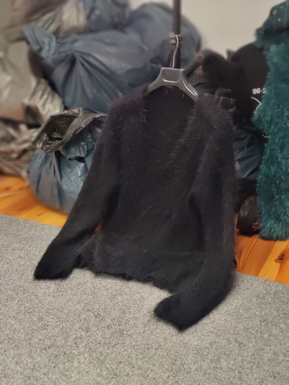 If Six Was Nine Vintage 90's Japanese Black Mohair Style Fuzzy Sweater Size US S / EU 44-46 / 1 - 17 Thumbnail