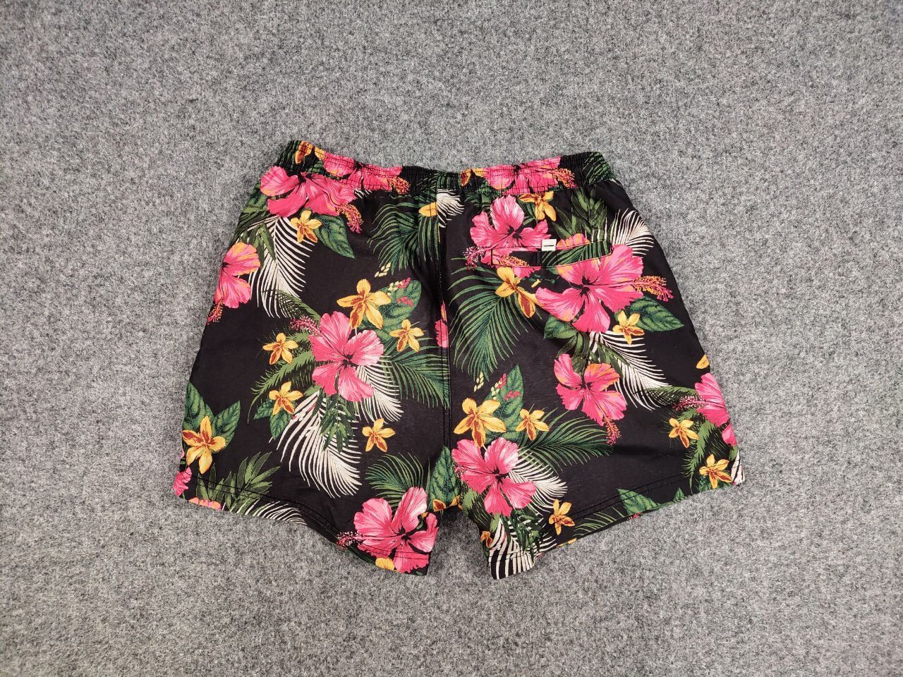 Vintage Vintage 90's Flowers Art Casual Shorts Streetwear Hawaiian Size US 34 / EU 50 - 10 Thumbnail