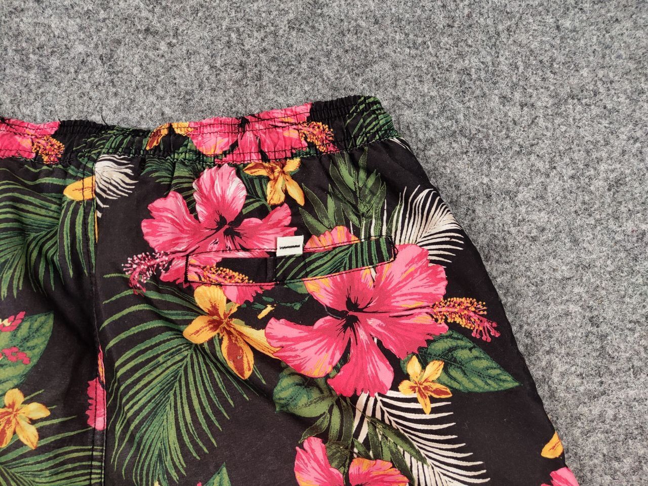 Vintage Vintage 90's Flowers Art Casual Shorts Streetwear Hawaiian Size US 34 / EU 50 - 11 Thumbnail