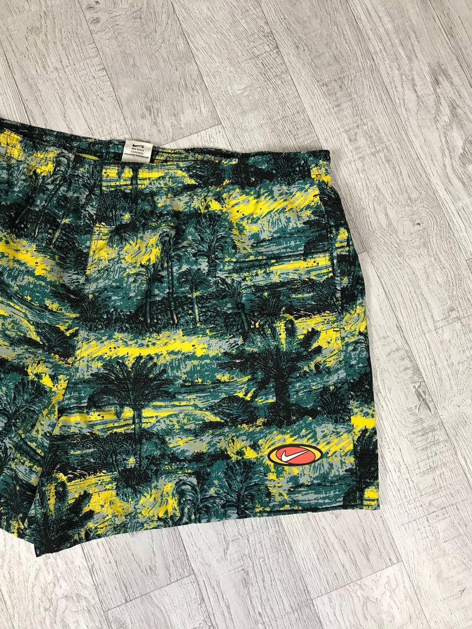 Vintage Nike swoosh streetwear crazy shorts Size US 38 / EU 54 - 2 Thumbnail