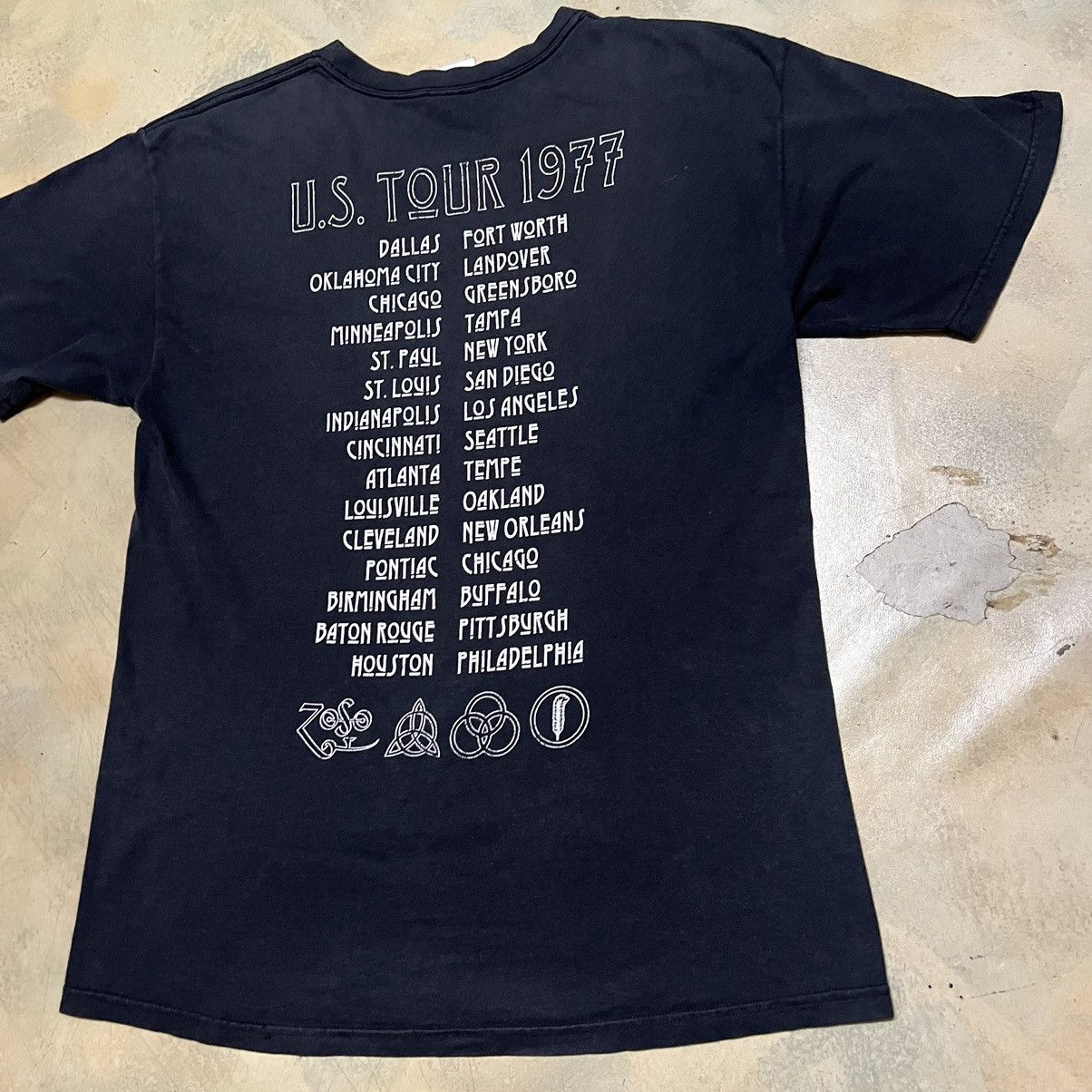 Band Tees × Led Zeppelin Vintage Led Zeppelin Big Logo World Tour T Shirt Size US M / EU 48-50 / 2 - 11 Thumbnail