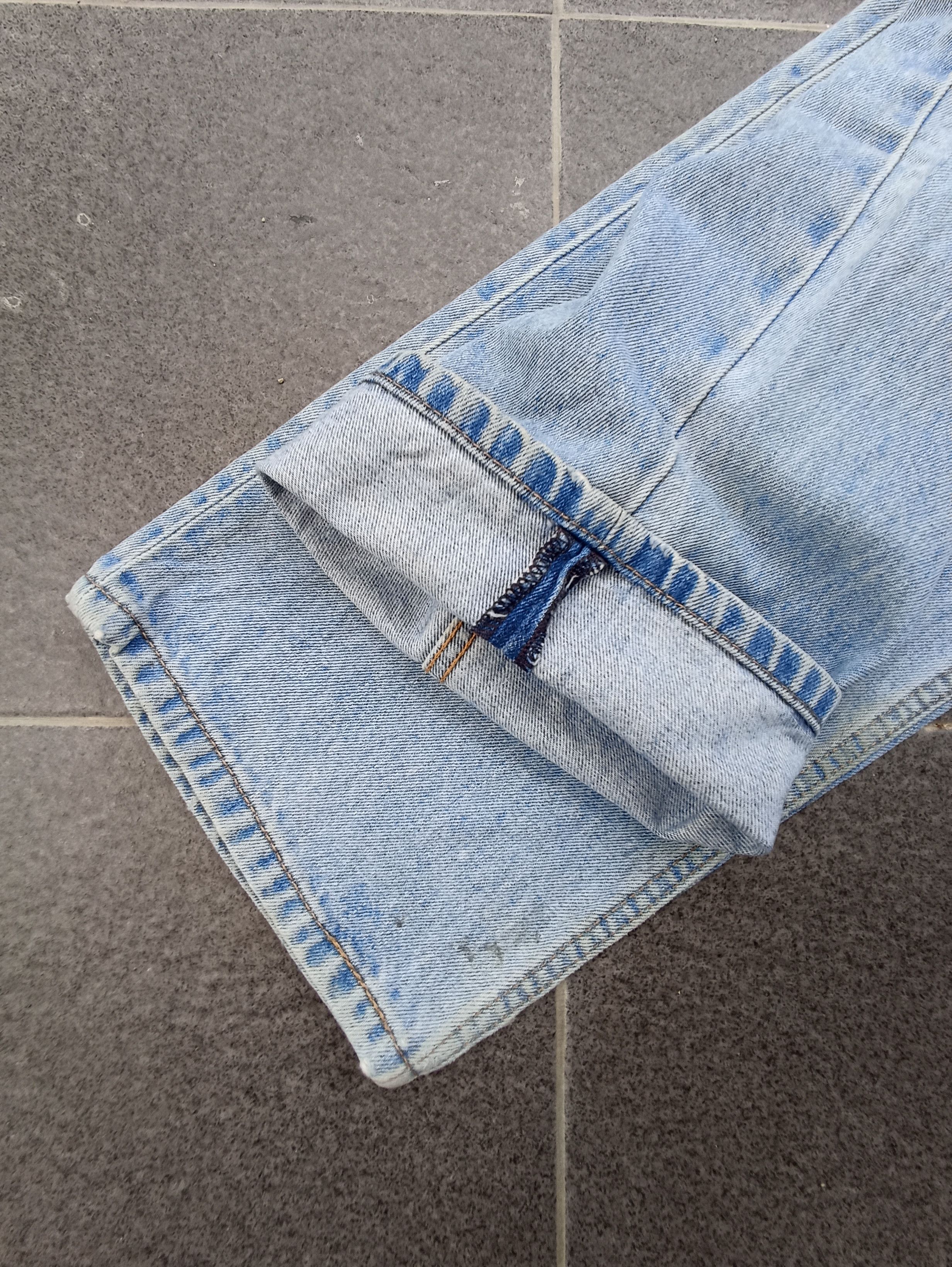 Jean × Levi's × Vintage Vintage Levis 550 Distress Blue Wash Jeans - J221 Size US 37 - 6 Thumbnail