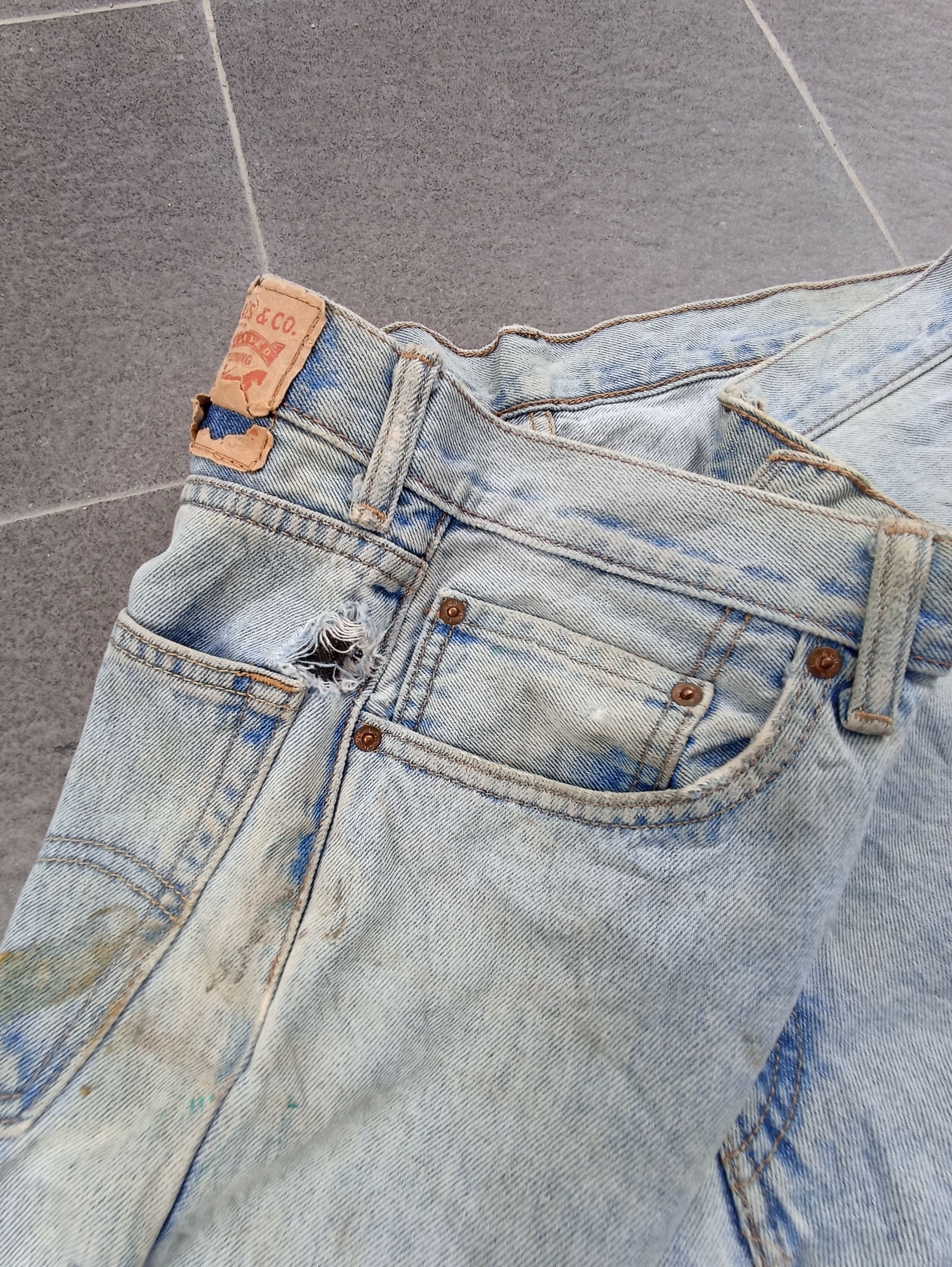 Jean × Levi's × Vintage Vintage Levis 550 Distress Blue Wash Jeans - J221 Size US 37 - 8 Thumbnail