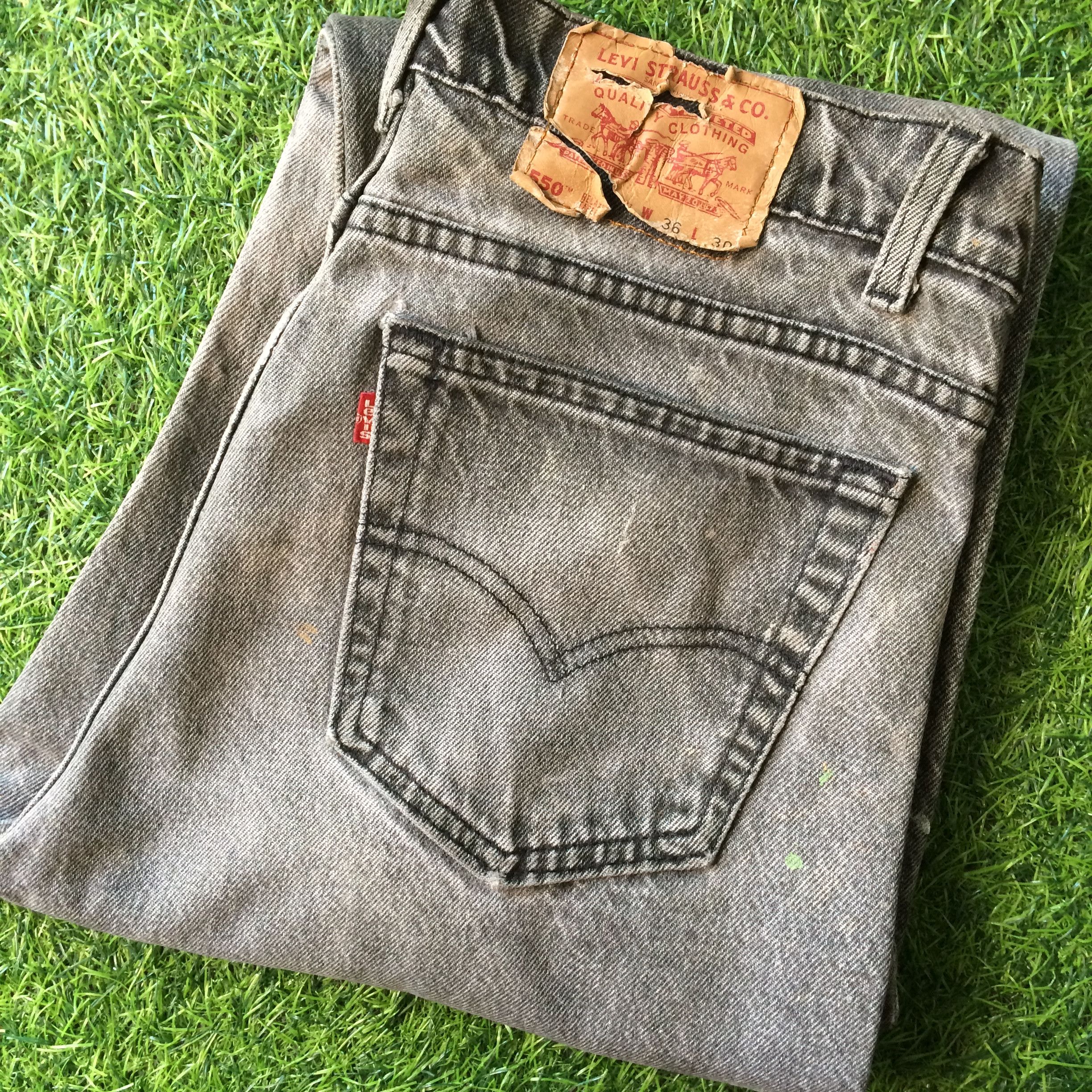 Levi's Distressed Levis 550 Faded Dirty Black Wash Jeans #B-898 Size US 35 - 9 Thumbnail