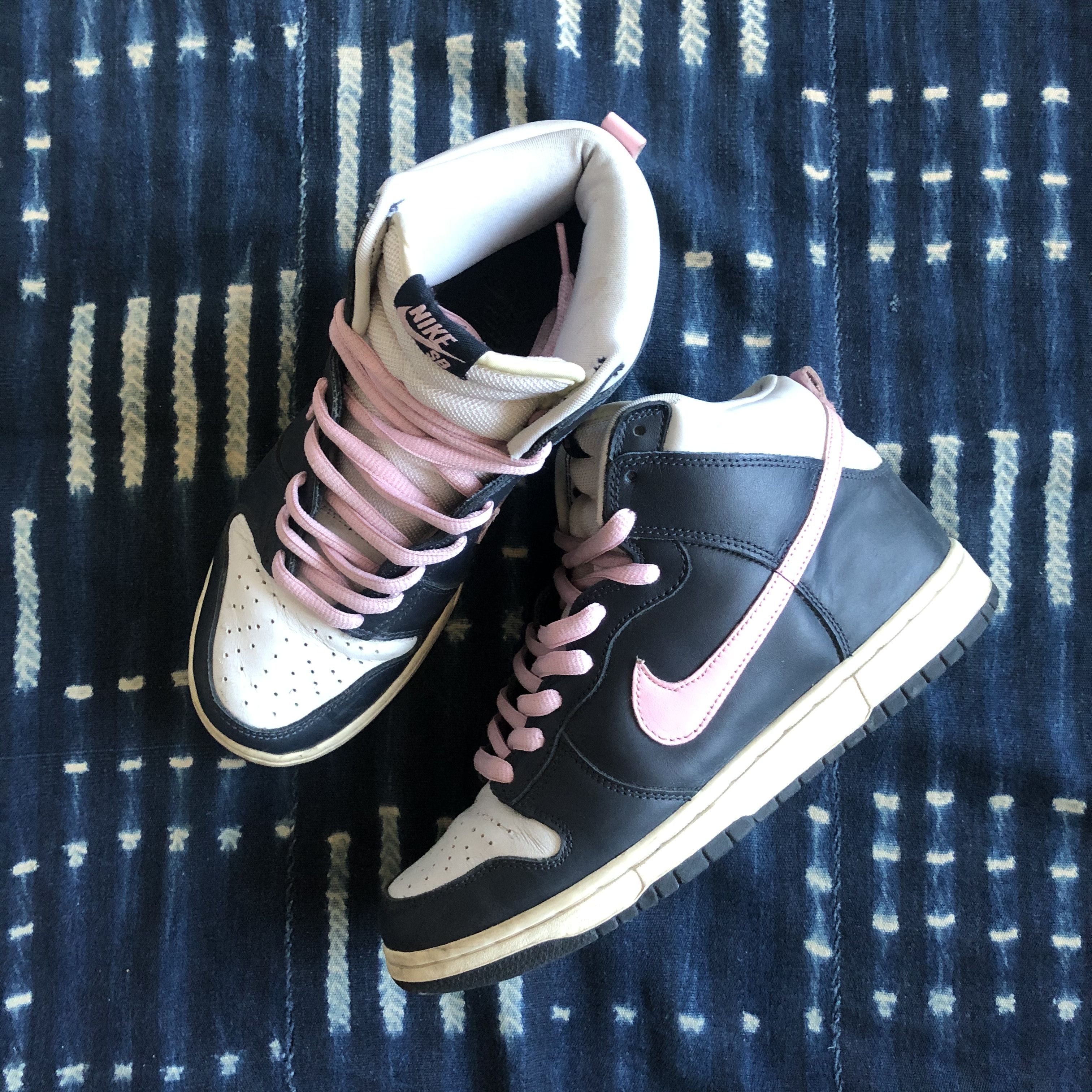 Nike sb shy pink hotsell