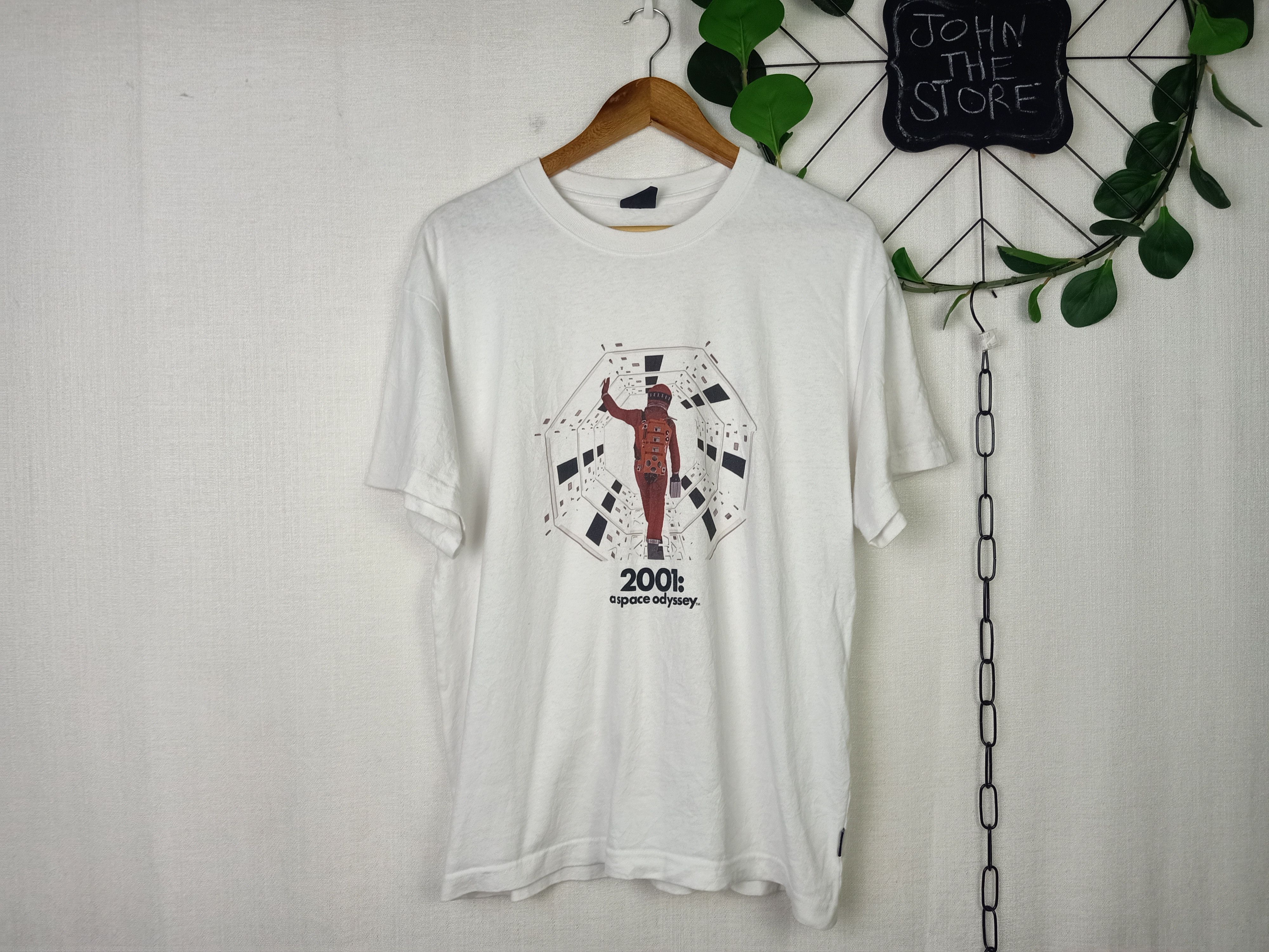 Vintage 2001 Space Odyssey movie tee shirt