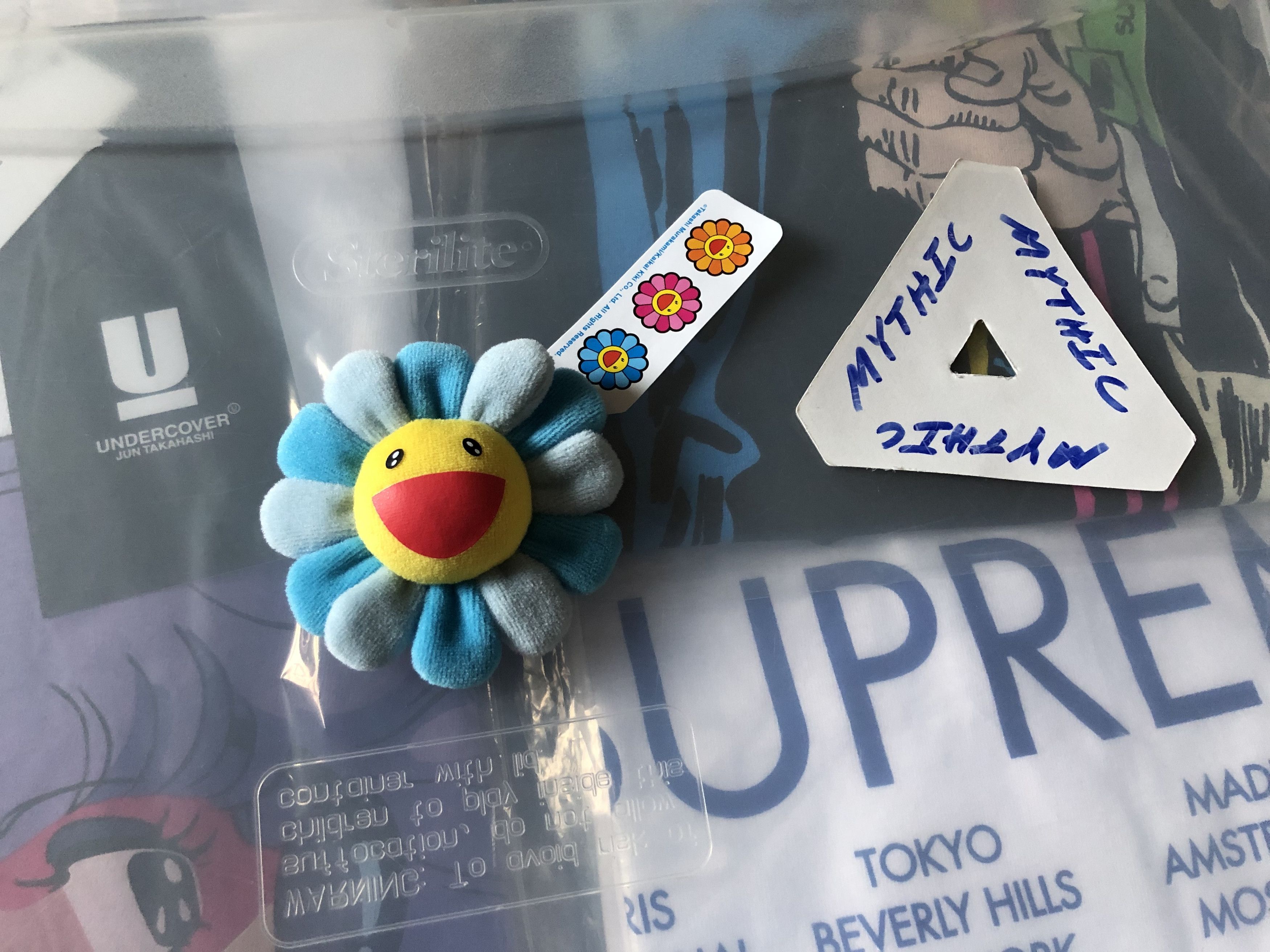 Takashi Murakami Kaikai Kiki Flower Emoji Pin Rainbow Badge - Foto 4