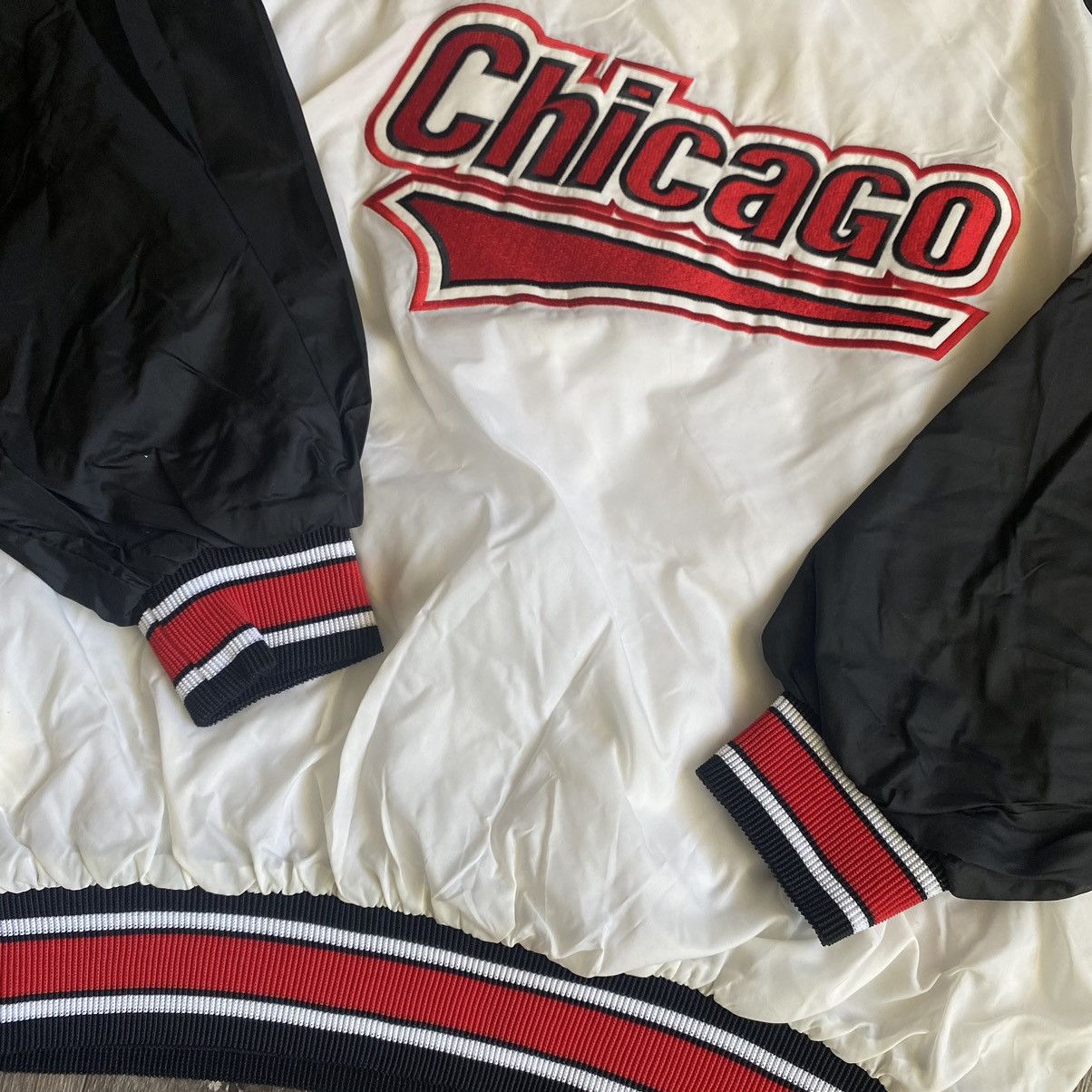Vintage Vintage 1990s Big Land Authentic Chicago Coach Jacket Nylon Size US XL / EU 56 / 4 - 2 Thumbnail