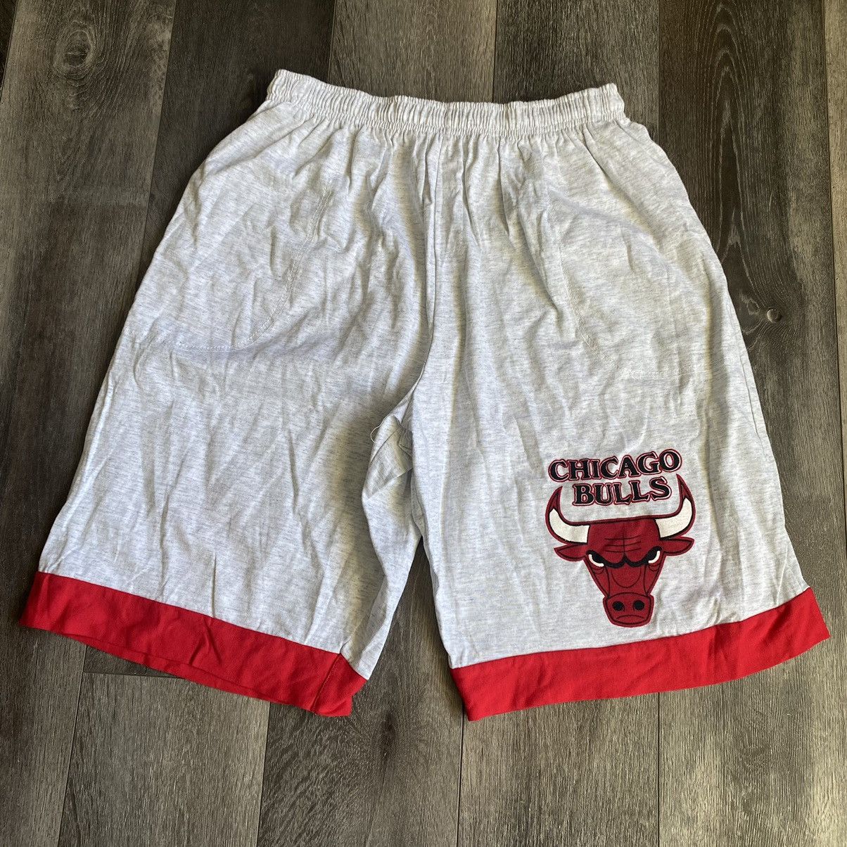 NBA Vintage 1990s NBA Chicago Bulls T Shirt and Shorts Bundle XL Size US XL / EU 56 / 4 - 3 Thumbnail