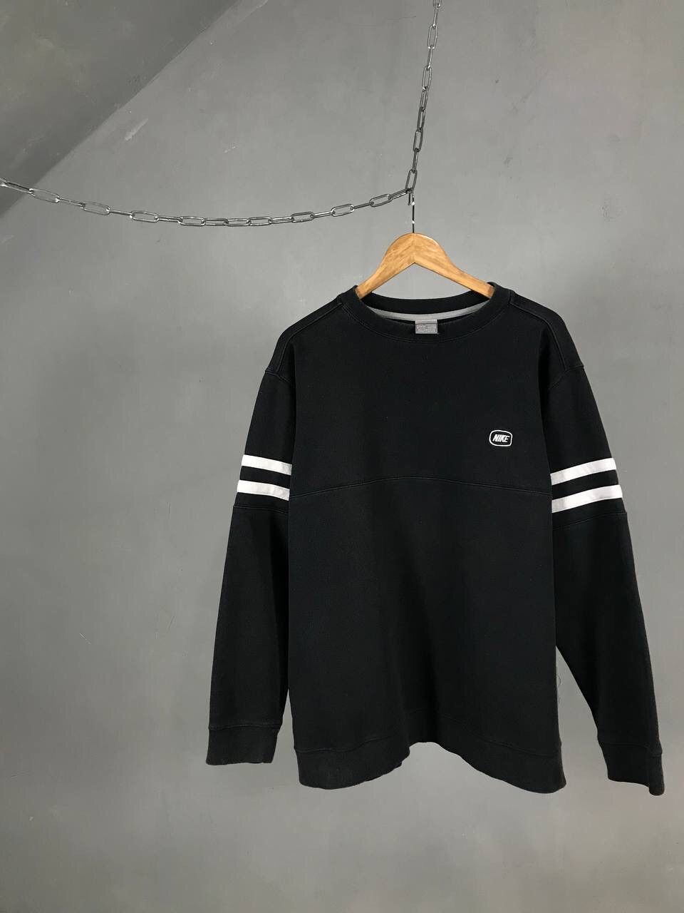 Nike Nike swoosh streetwear vintage sweatshirt Size US L / EU 52-54 / 3 - 1 Thumbnail