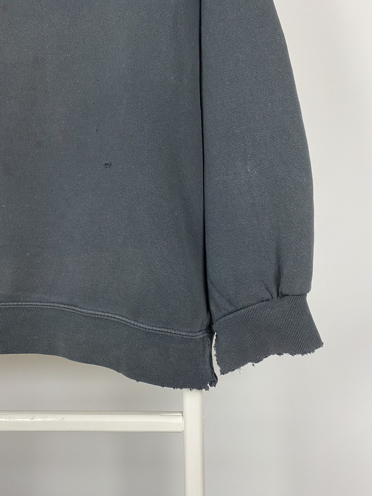 Nike 1990’s Vintage Distressed Nike Logo Big Swoosh Sweatshirt Size US L / EU 52-54 / 3 - 7 Thumbnail