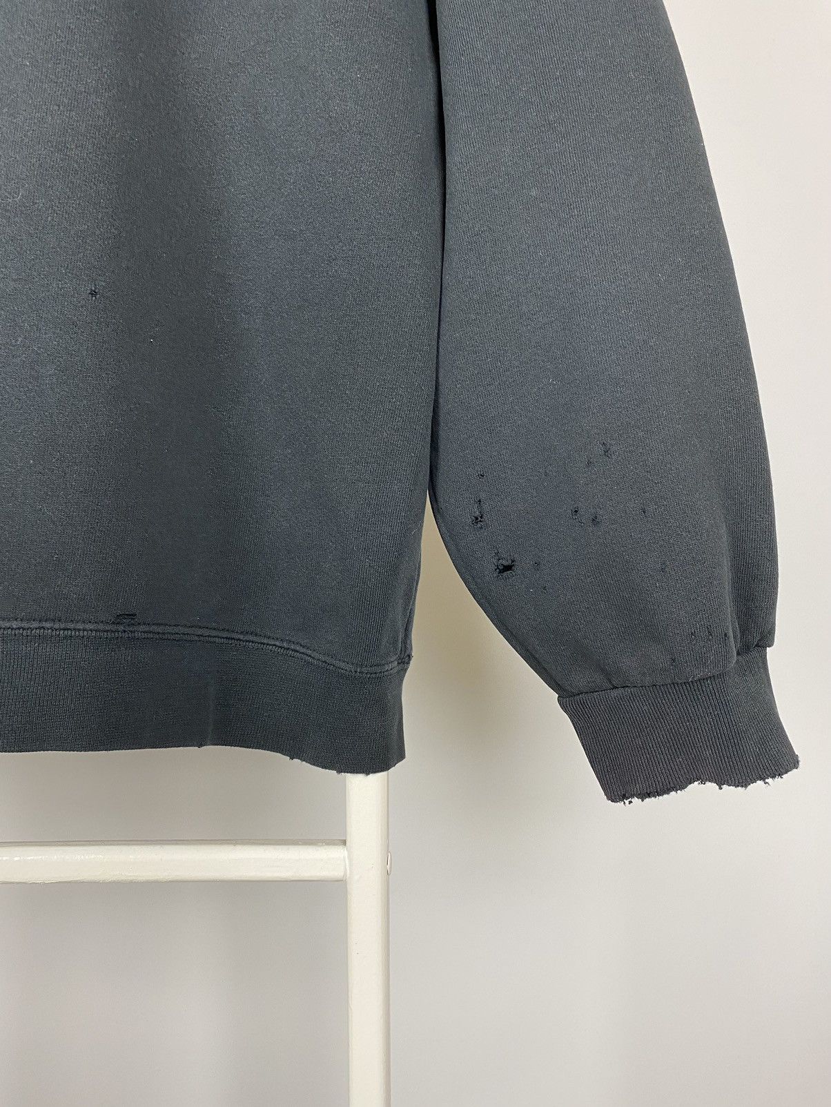 Nike 1990’s Vintage Distressed Nike Logo Big Swoosh Sweatshirt Size US L / EU 52-54 / 3 - 11 Thumbnail