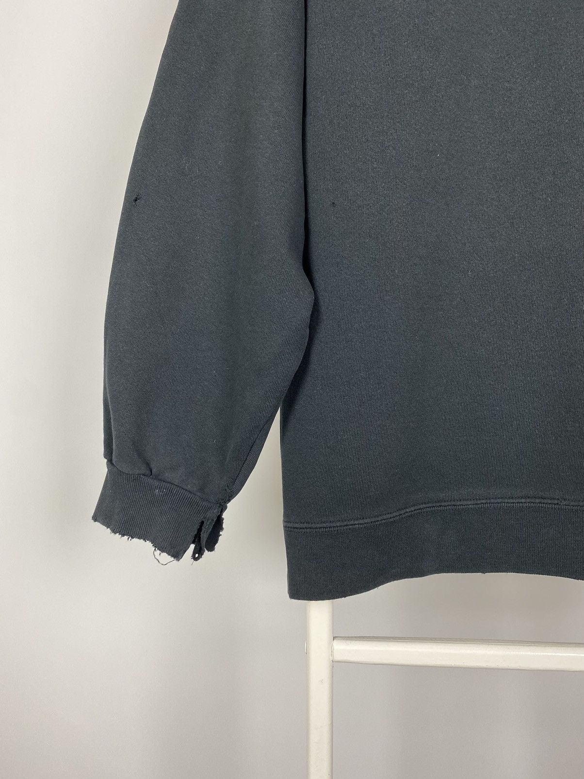 Nike 1990’s Vintage Distressed Nike Logo Big Swoosh Sweatshirt Size US L / EU 52-54 / 3 - 10 Thumbnail