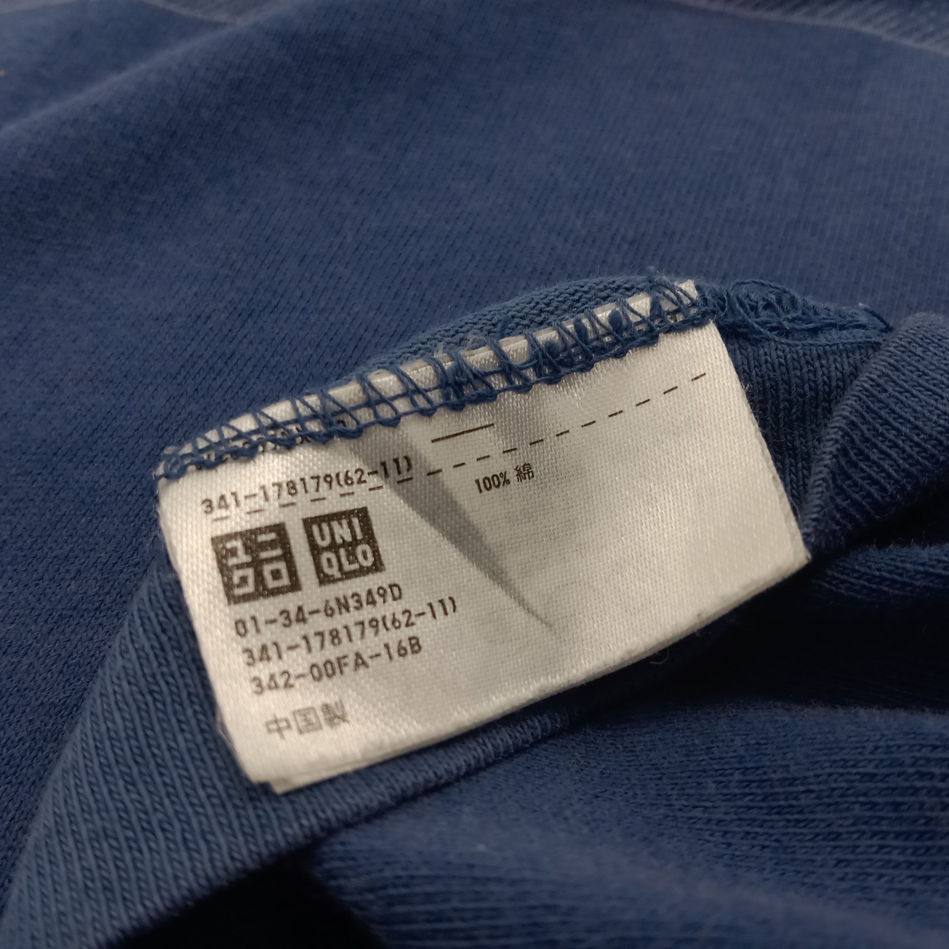 Kaws × Uniqlo × Vintage KAWS x Japanese Brand Logo Tshirt Size US M / EU 48-50 / 2 - 7 Thumbnail
