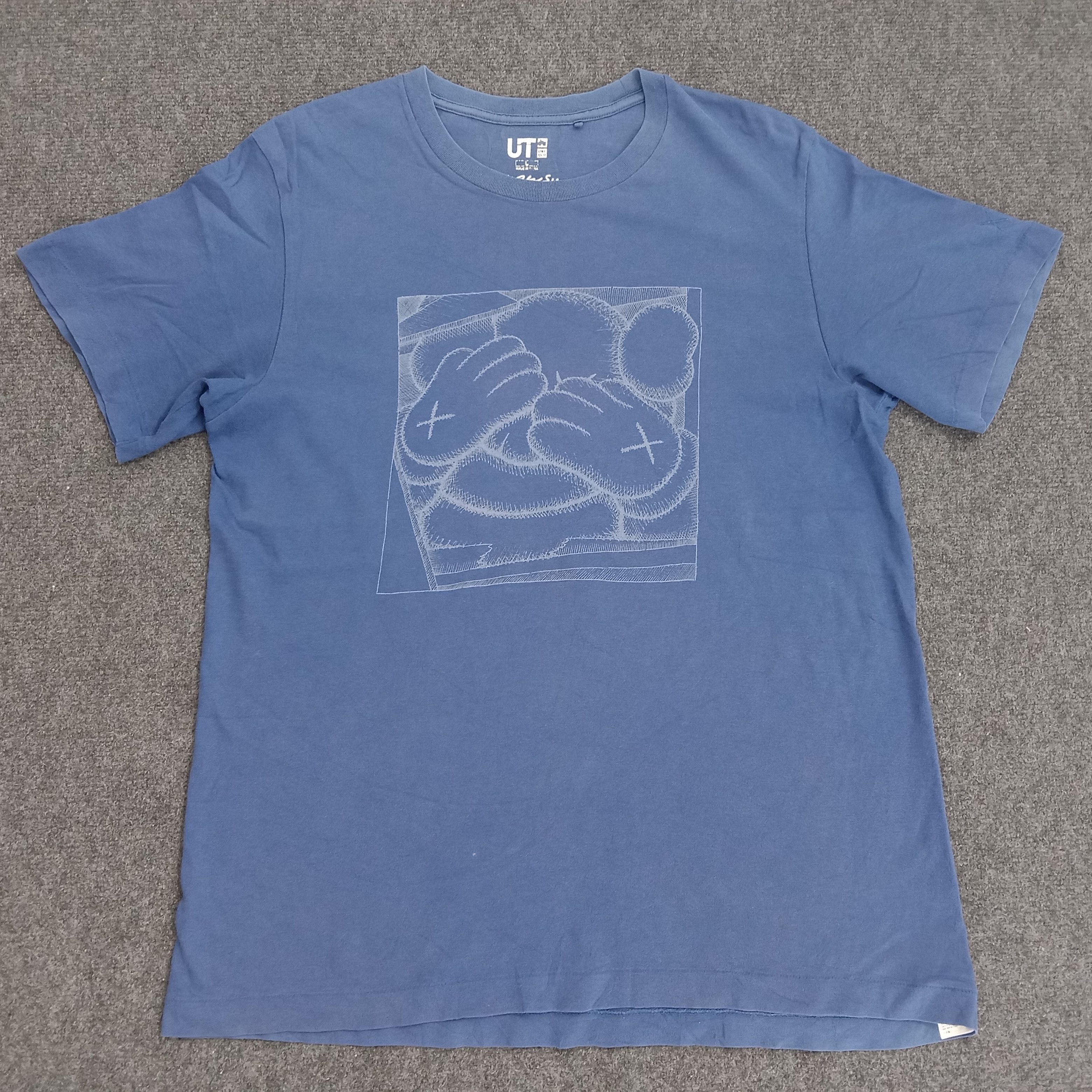 Kaws × Uniqlo × Vintage KAWS x Japanese Brand Logo Tshirt Size US M / EU 48-50 / 2 - 1 Thumbnail