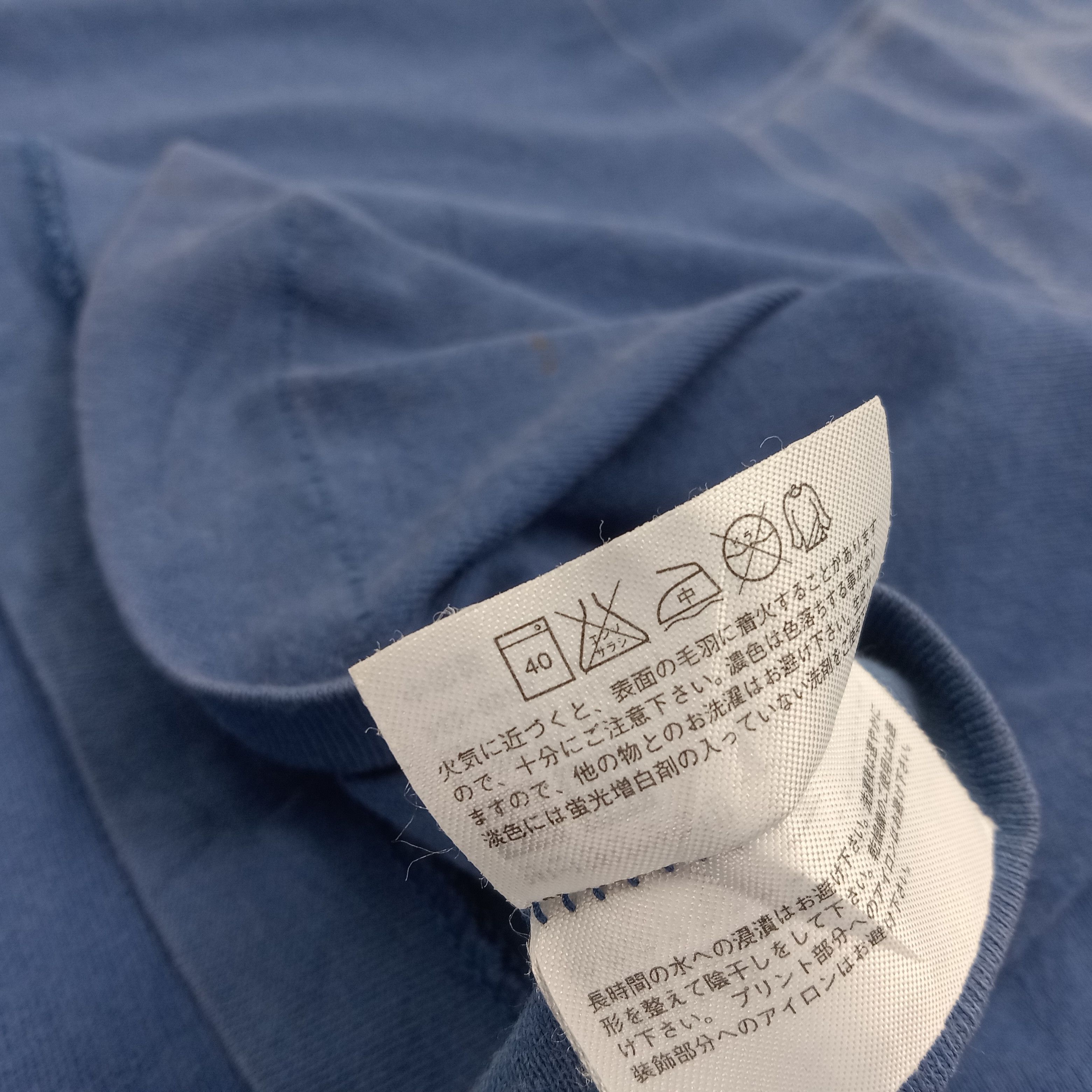Kaws × Uniqlo × Vintage KAWS x Japanese Brand Logo Tshirt Size US M / EU 48-50 / 2 - 6 Thumbnail