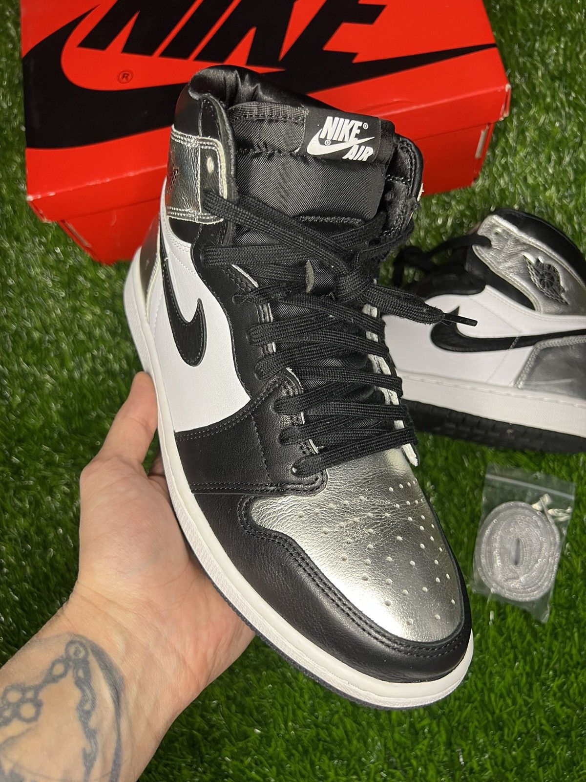 snipes jordan 1 silver toe