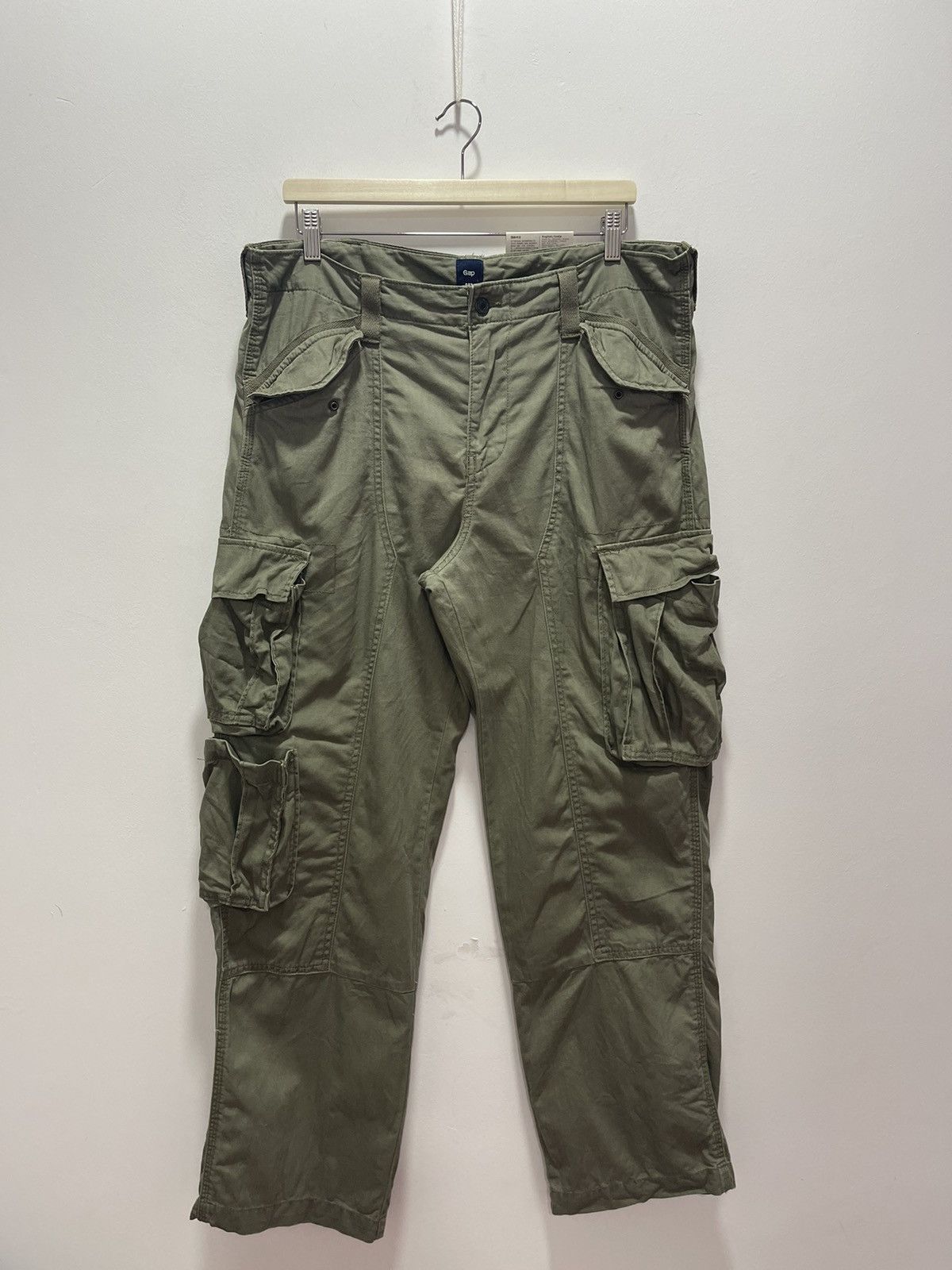 image of Gap Multipocket Kanye Style Cargos Pants in Miltary Green, Men's (Size 37)