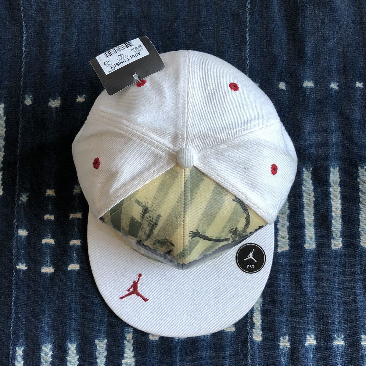 Nike Archive 90s Air Jordan hat 1/2