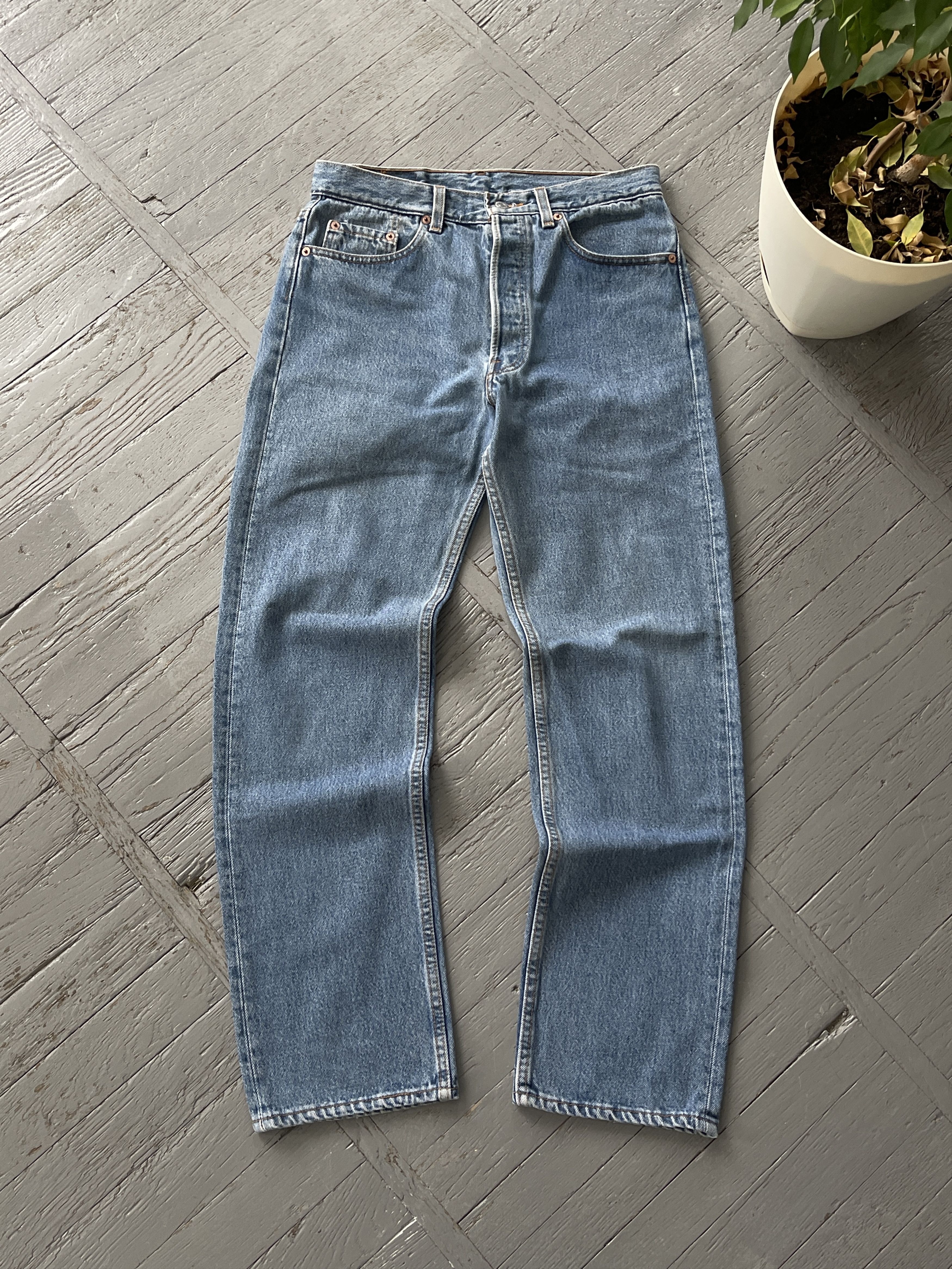Levi's × Vintage Vintage 90s Levi's 501 Washed Blue Denim Jeans Size US 31 - 8 Thumbnail
