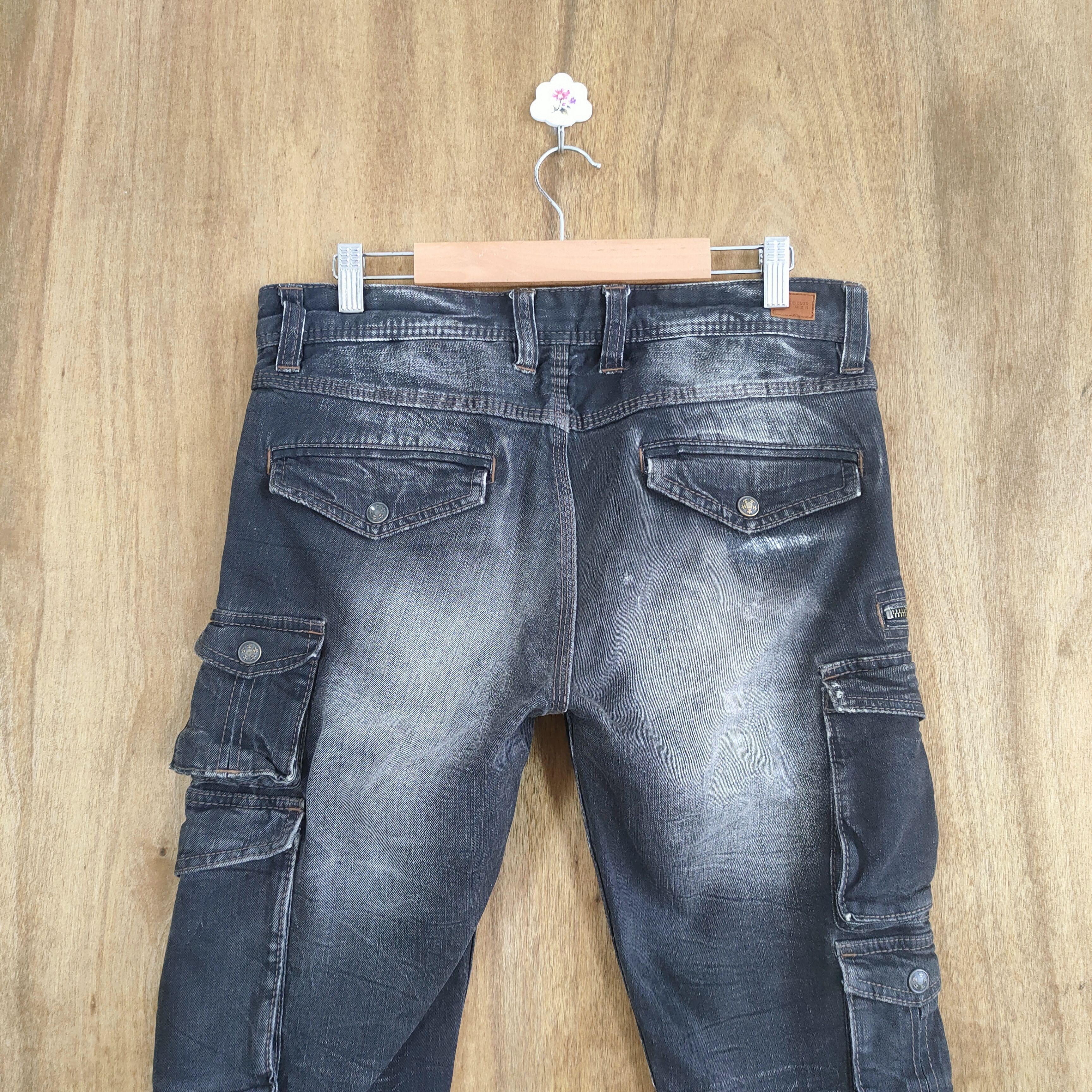 Japanese Brand 10 POCKET NICOLE CLUB DISTRESSED KNEE CARGO PANTS Size US 32 / EU 48 - 11 Thumbnail