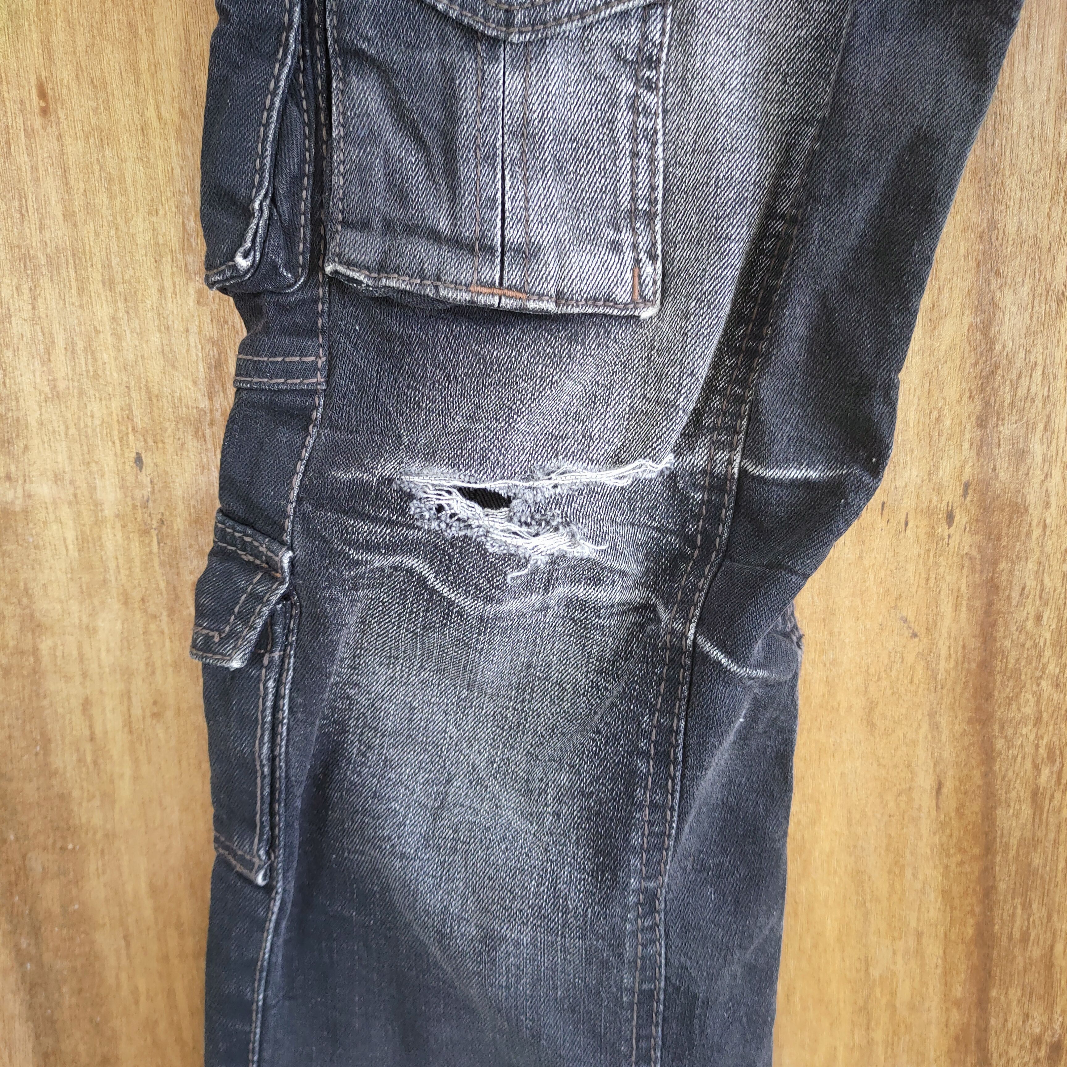 Japanese Brand 10 POCKET NICOLE CLUB DISTRESSED KNEE CARGO PANTS Size US 32 / EU 48 - 9 Thumbnail