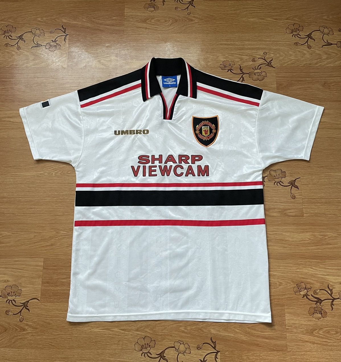 image of Manchester United 1997-1998 Away T Shirt Sharp Beckham in White, Men's (Size XL)